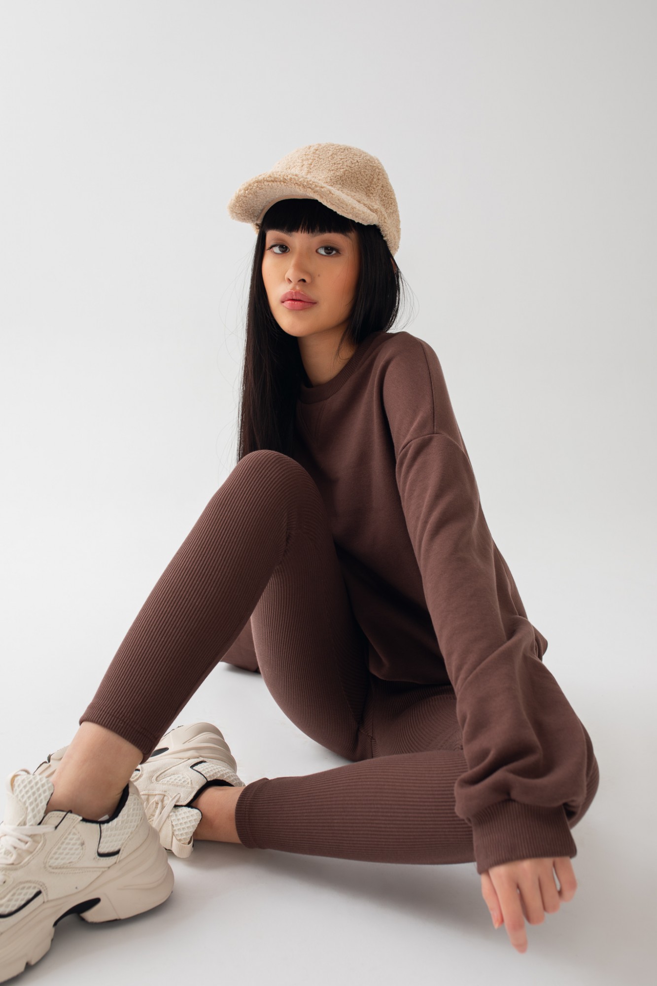 Legginsy damskie z prążkowanej dzianiny w kolorze CACAO BROWN - HIPS-XS