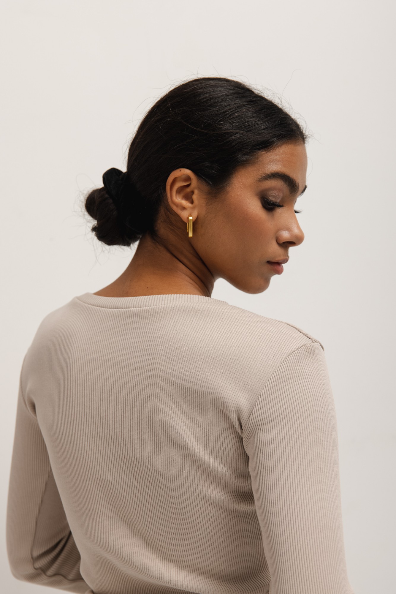 Dopasowany top z długim rękawem z prążkowanej dzianiny w kolorze COCONUT MILK- MOODY-S/M