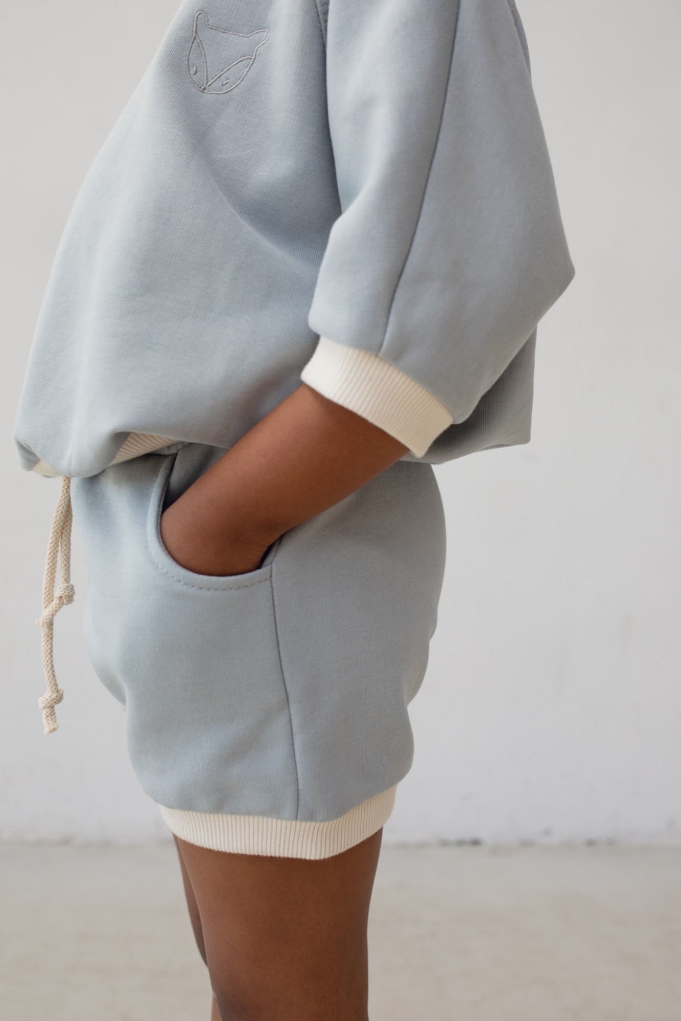 MINI spodenki z beżowym obszyciem w kolorze POWDER BLUE - BOBBY