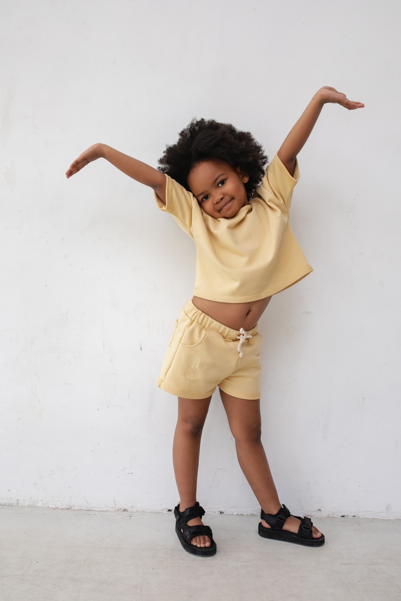 MINI spodenki z dzianiny dresowej w kolorze TRANSPARENT YELLOW - BUNCHES-92-98 (2-3)