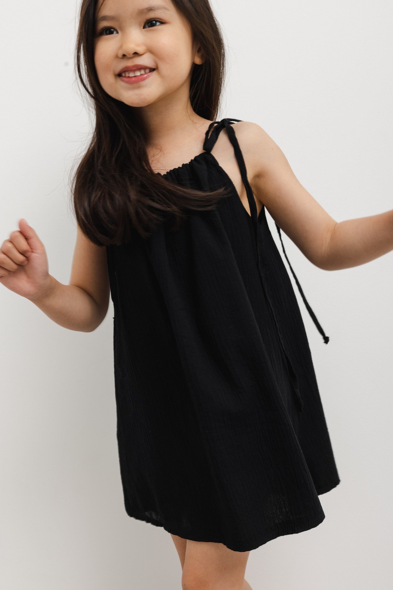 MINI sukienka BAWEŁNIANA a w kolorze TOTALLY BLACK - GABBY-116-122 (6-7)