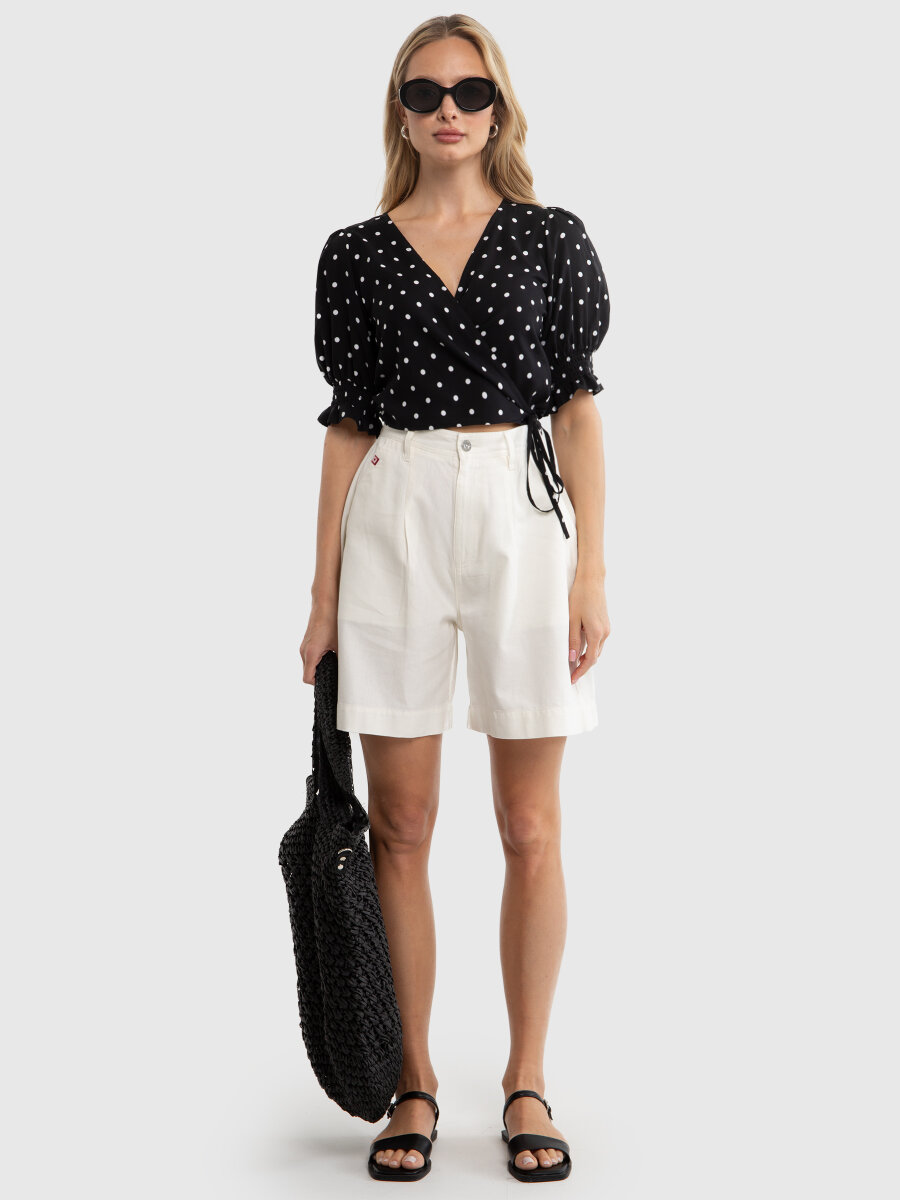 Szorty damskie o luźnym kroju z dodatkiem lnu białe Atsi 101