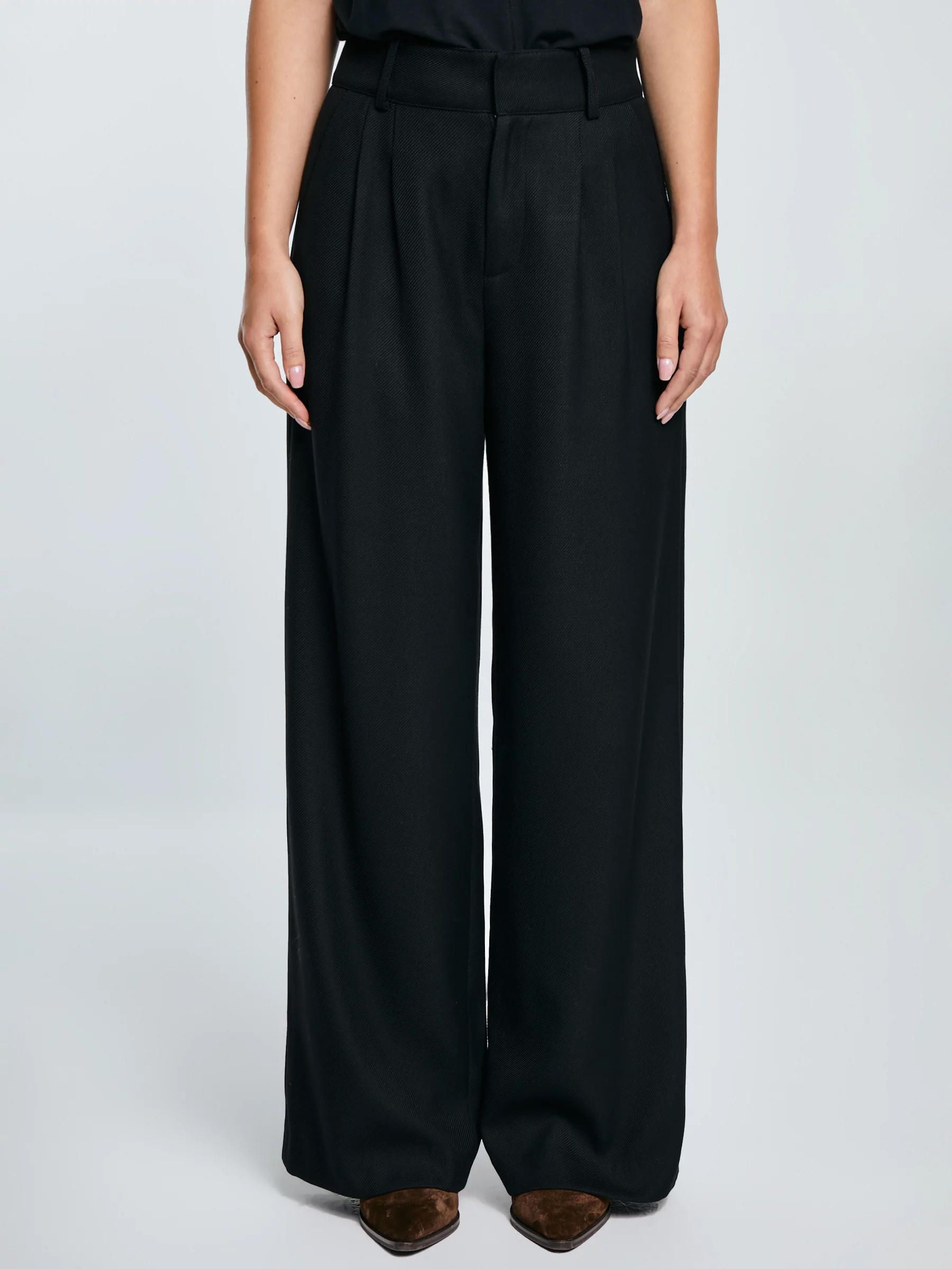 Spodnie damskie z szeroką nogawką z dodatkiem wiskozy czarne Emisi 906