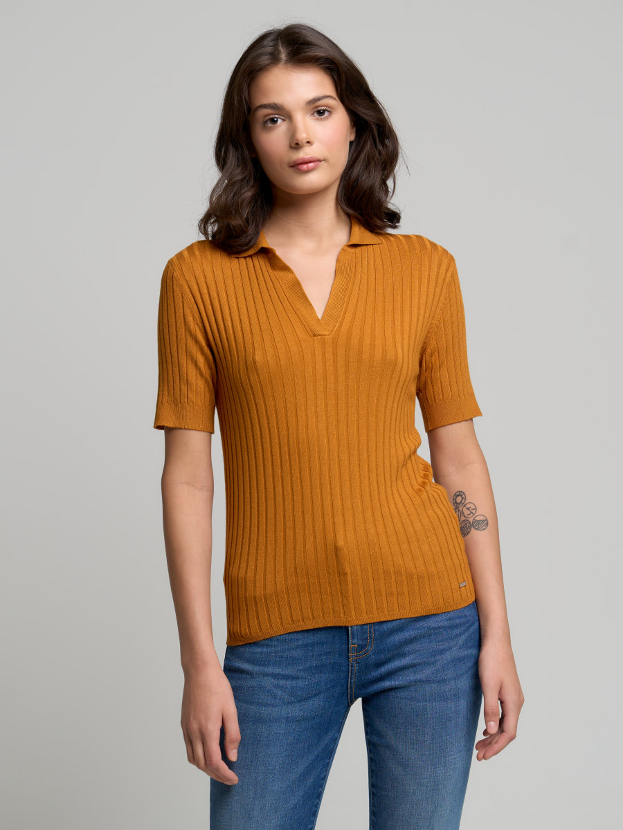 Sweter damski o prążkowanej strukturze brązowy Estella 803