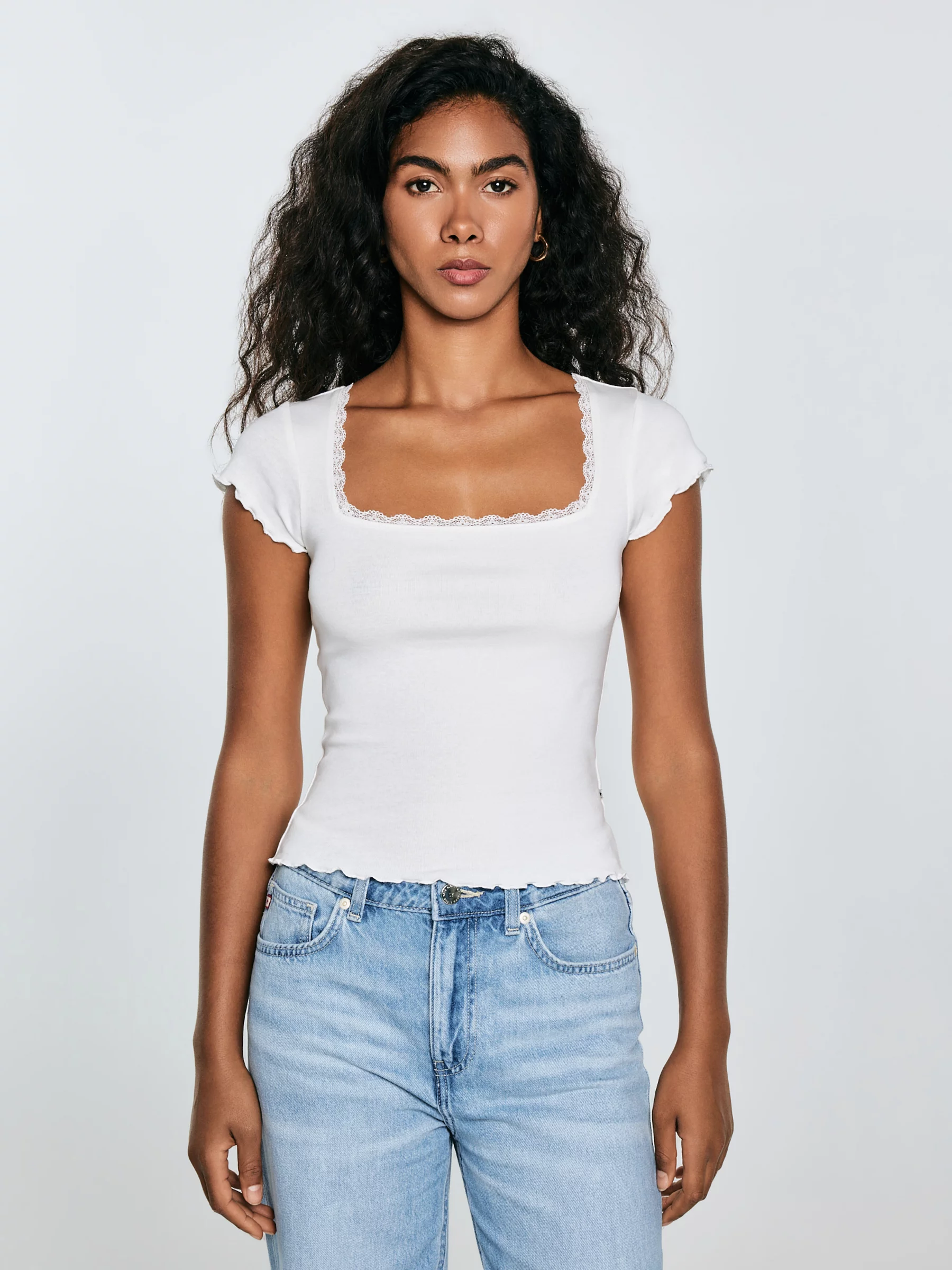 Koszulka damska w prążek z dekoltem caro Madlena 100