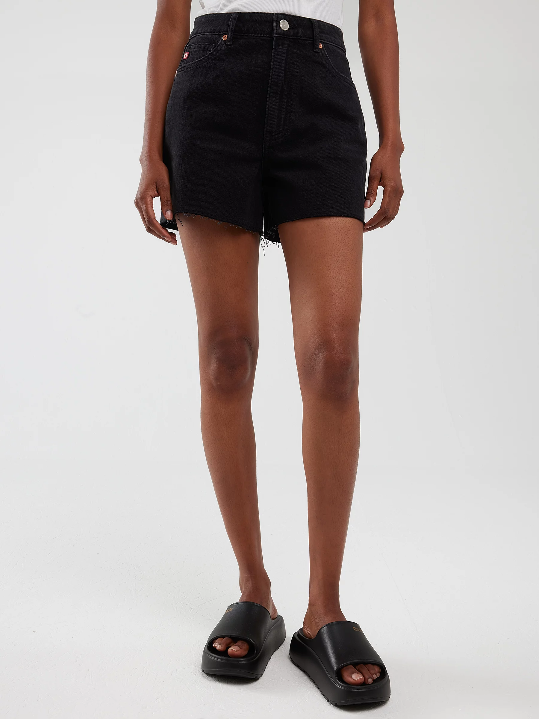 Szorty damskie jeansowe z kolekcji Authentic czarne Authentic Girl 937