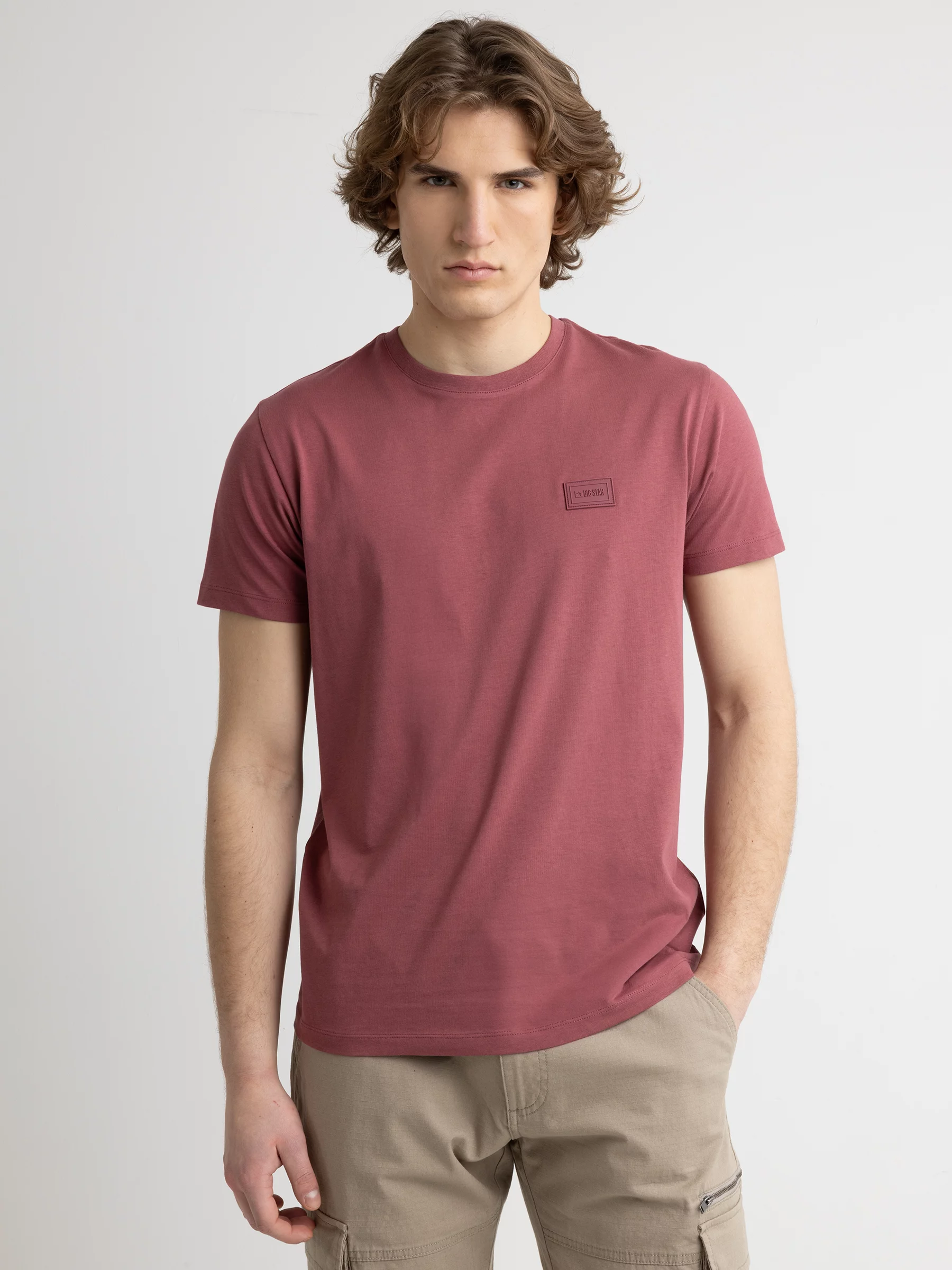 Koszulka męska z naszywką na piersi ciemnoróżowa Arriser 602