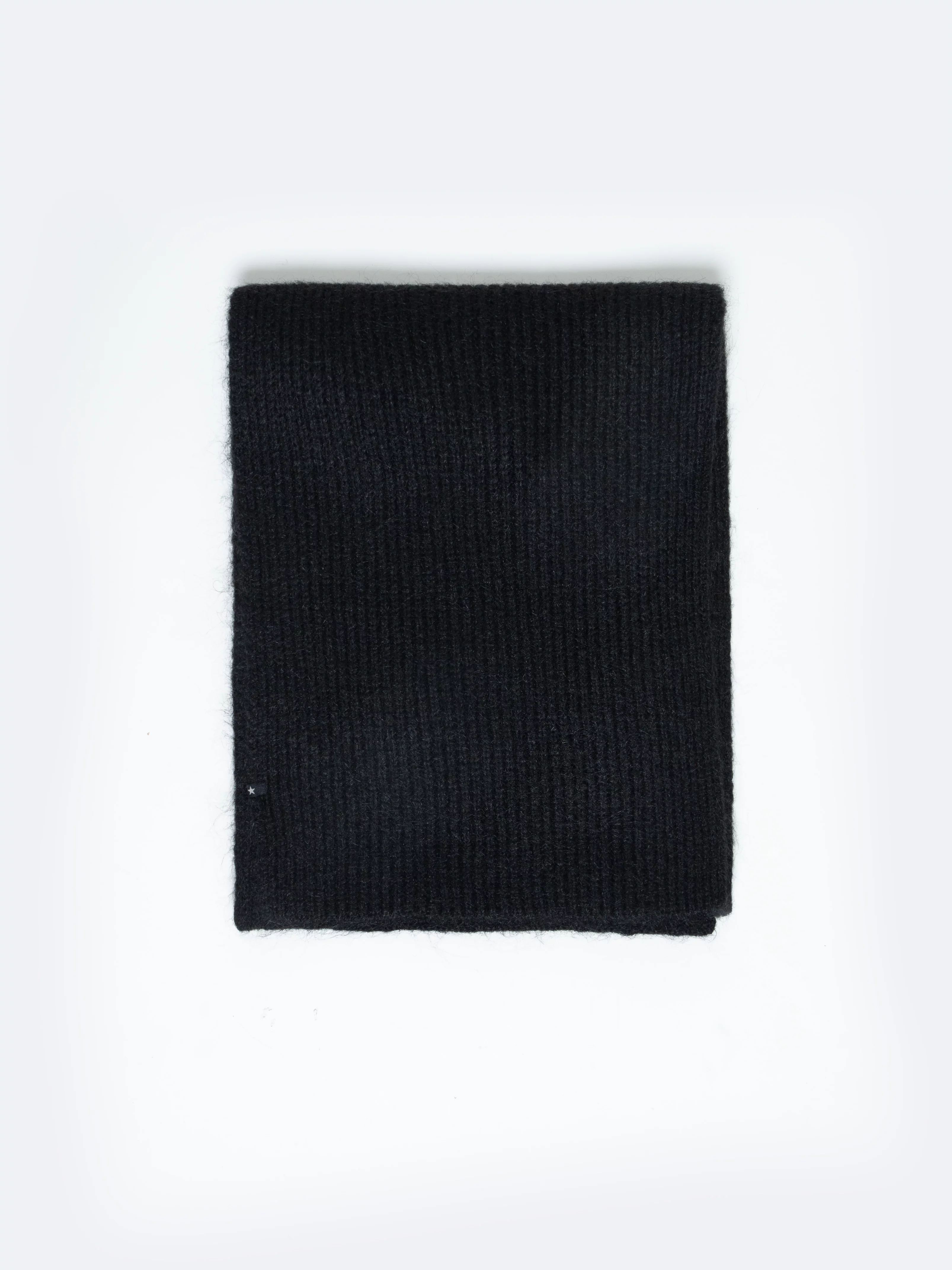 Szalik damski czarny Poleni 906