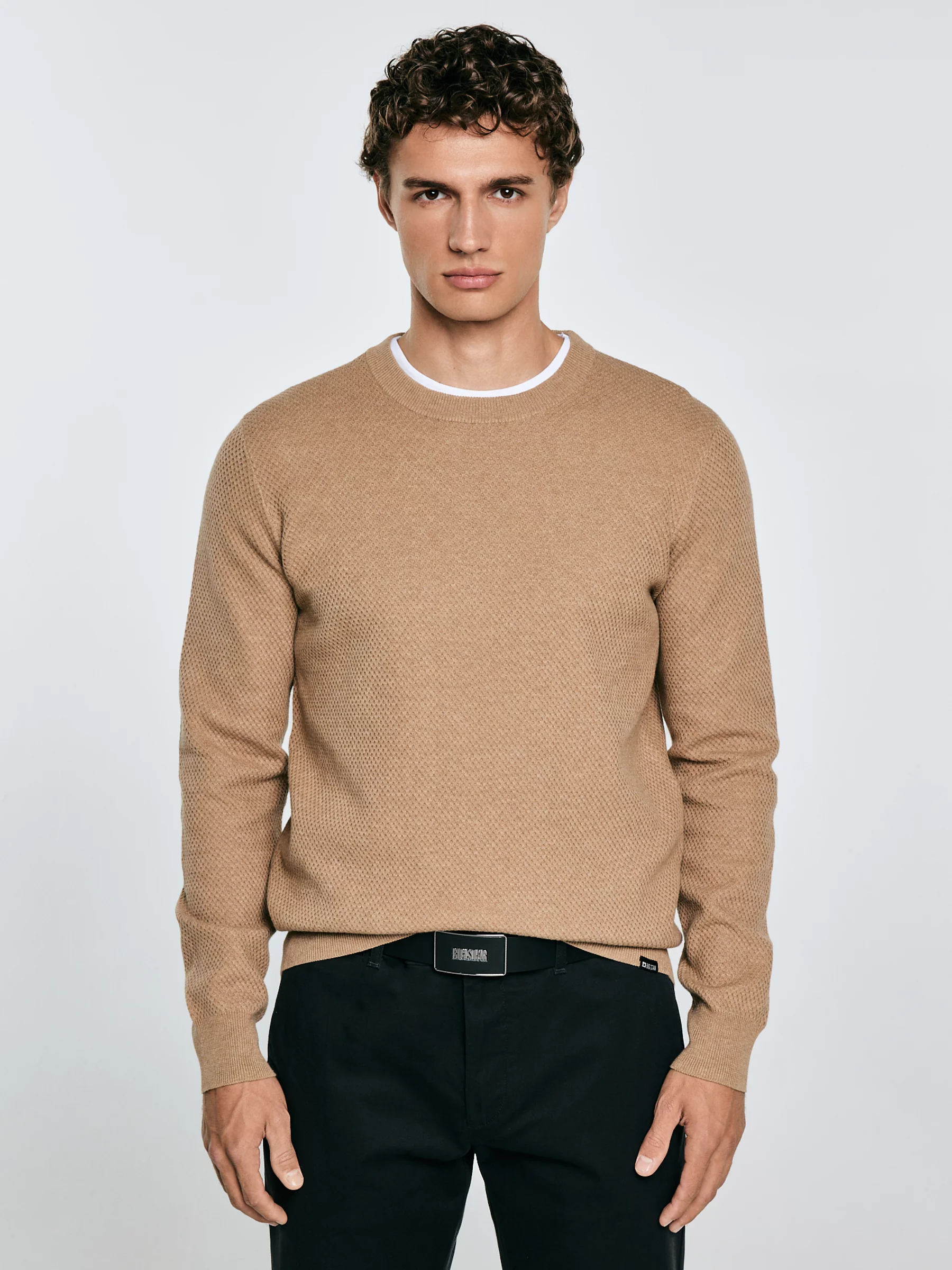 Sweter męski o teksturalnym splocie bawełniany brązowy Reylon 802