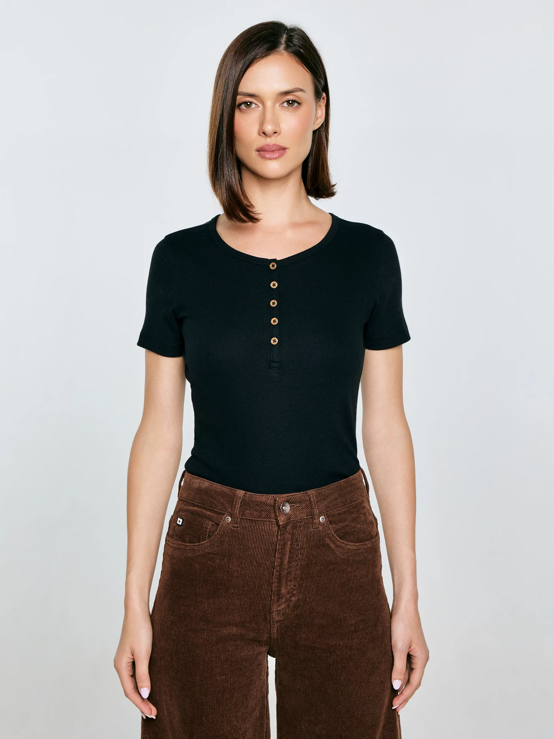 Koszulka damska w prążek z ozdobnymi guzikami czarna Werta 906