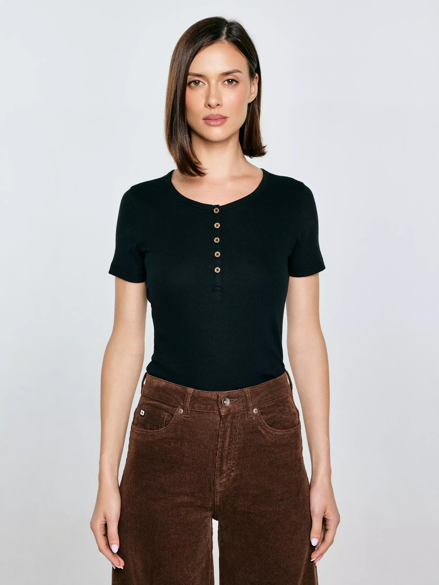 Koszulka damska w prążek z ozdobnymi guzikami czarna Werta 906