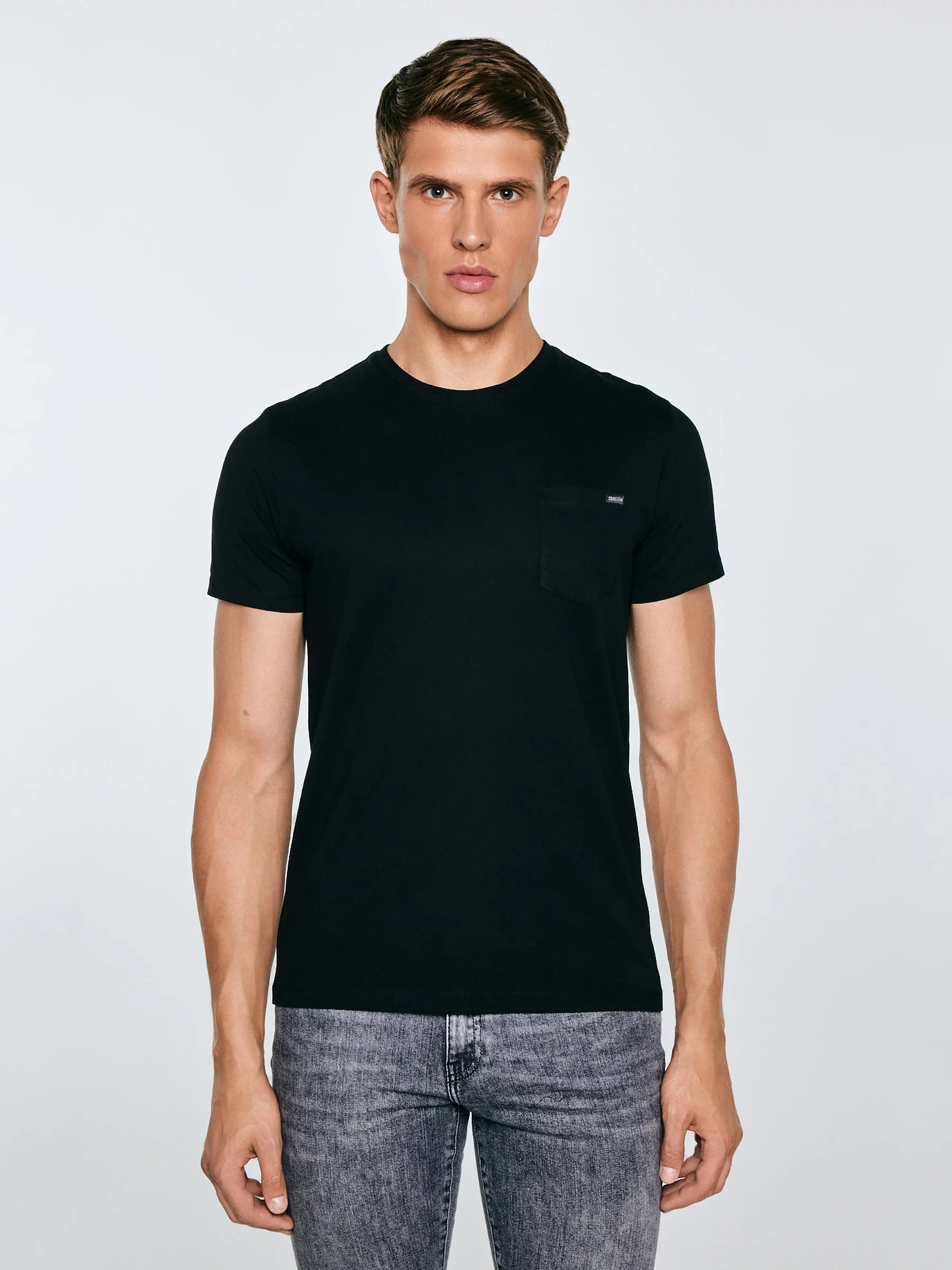Koszulka męska z kieszonką czarna Carbon 906