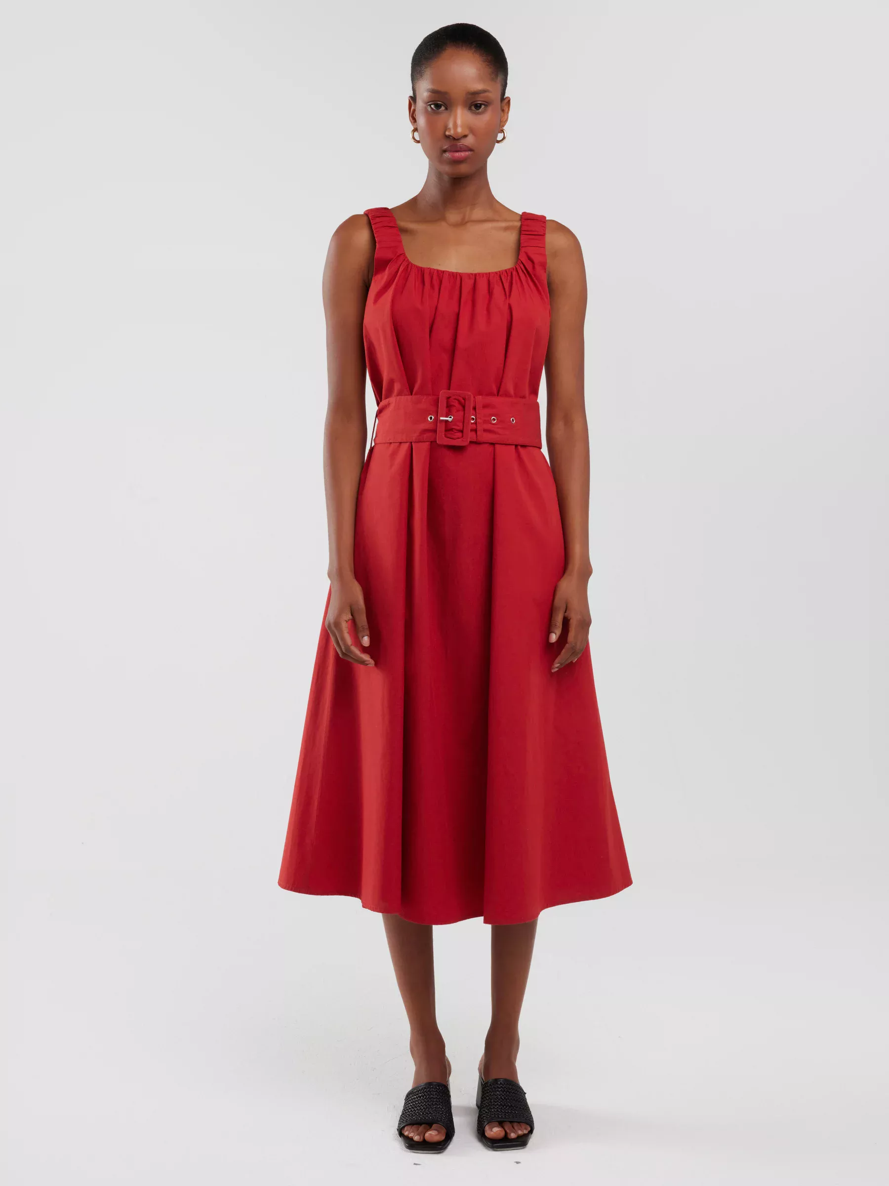 Sukienka damska midi na ramiączkach z paskiem ceglano-czerwona Ruena 704