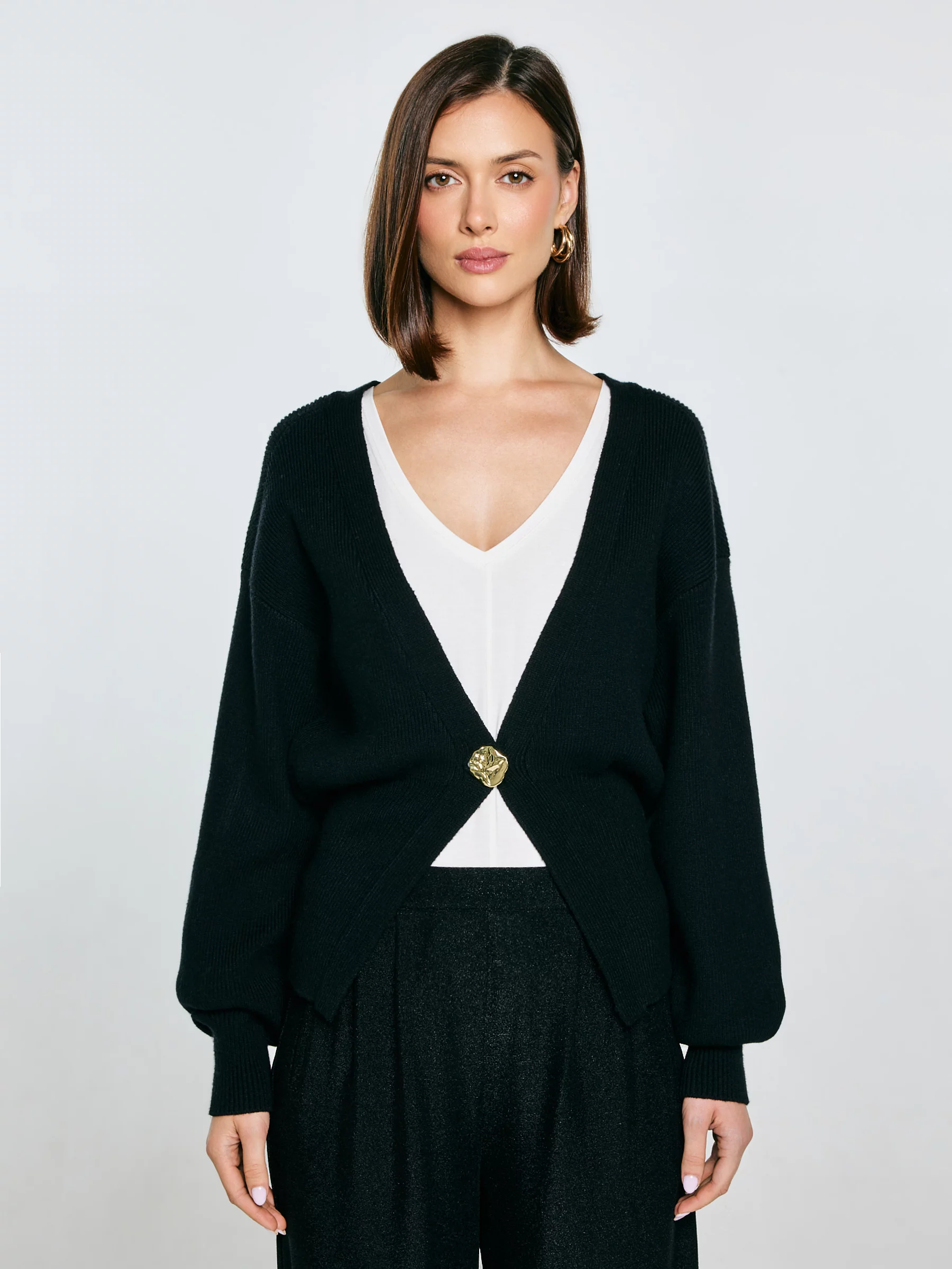 Sweter damski z wiskozy taliowany czarny Goldi 906