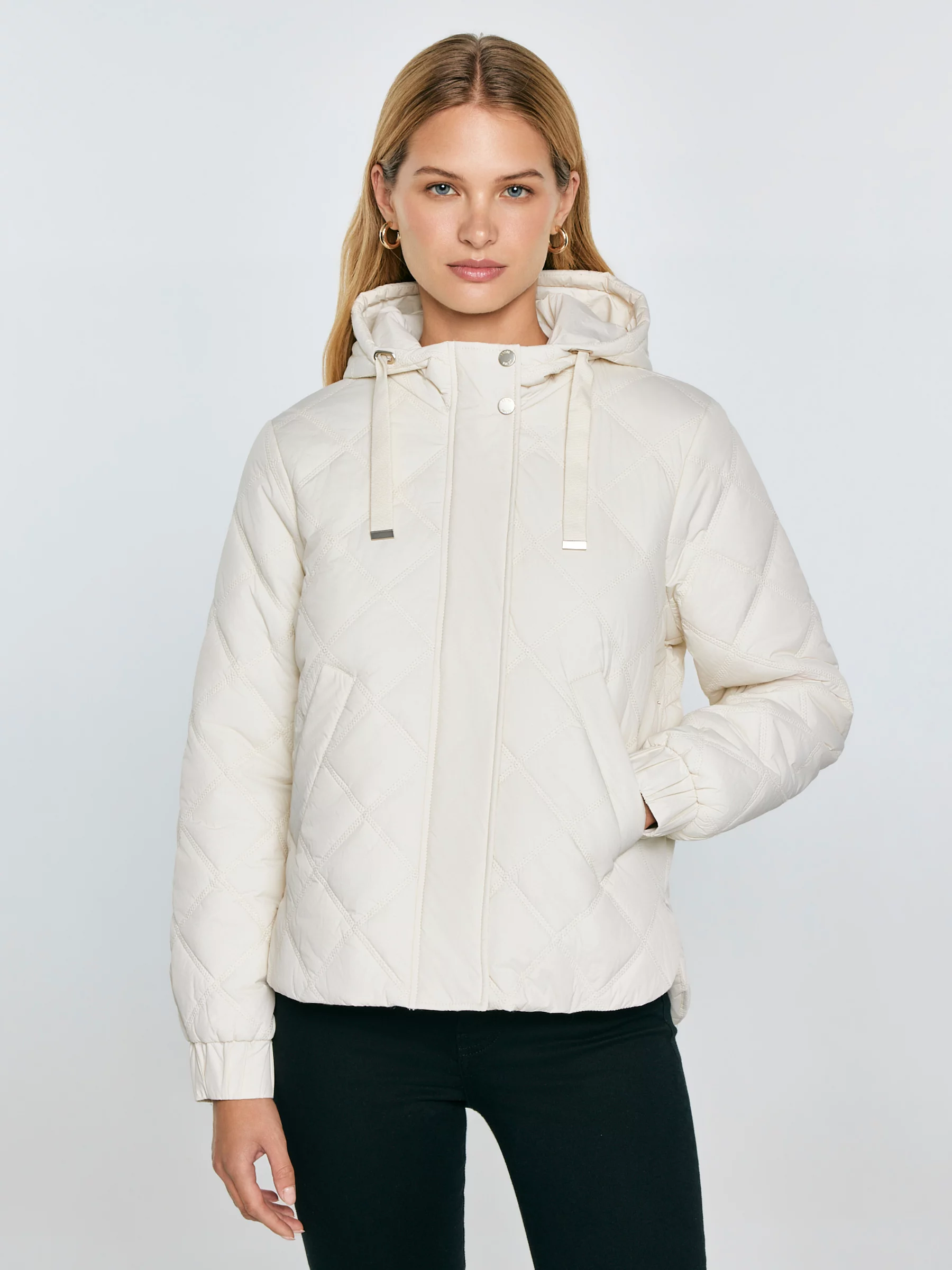 Kurtka damska pikowana z kapturem kremowa Wynterina 103