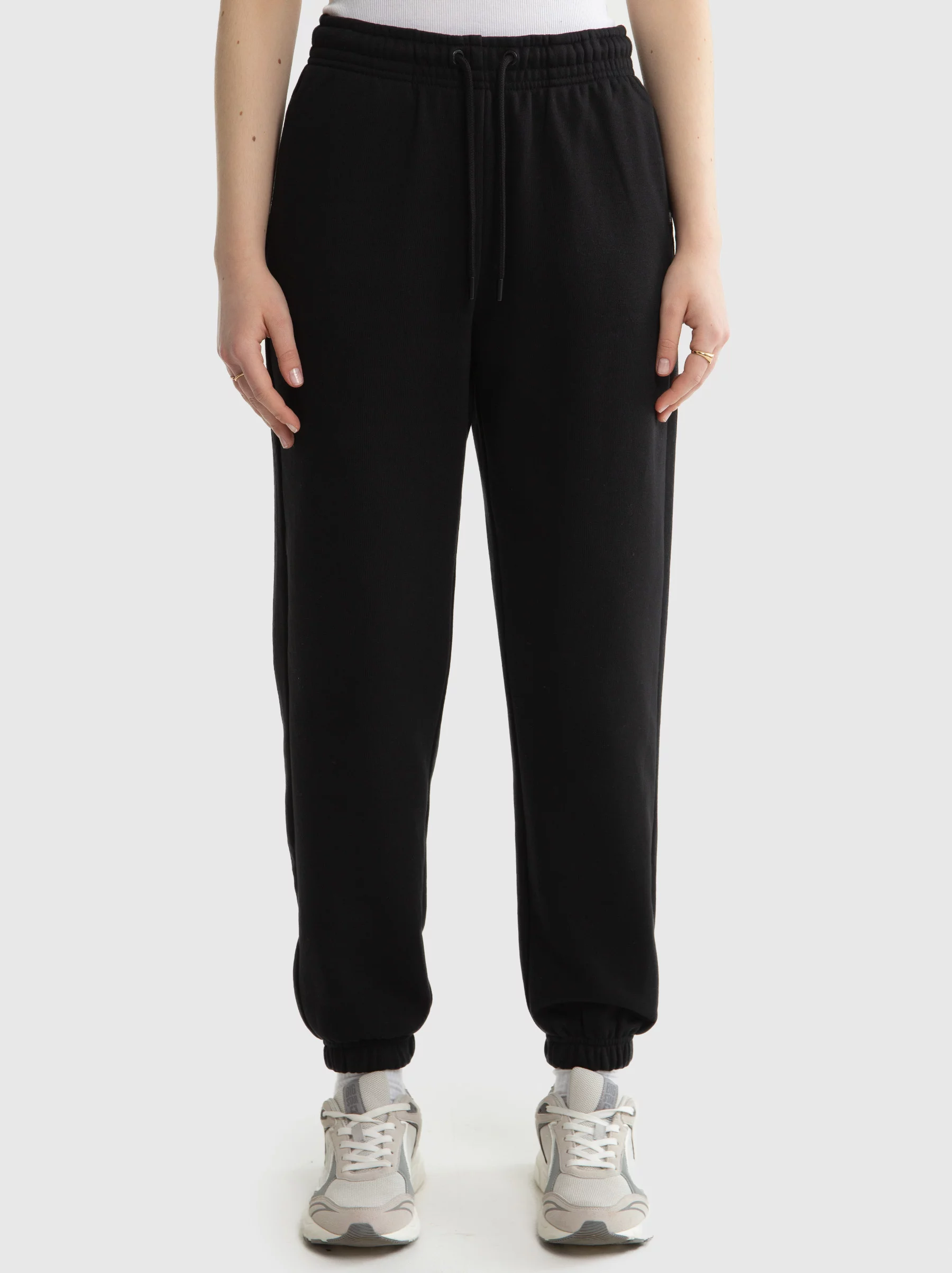 Spodnie damskie dresowe czarne Yeva 906