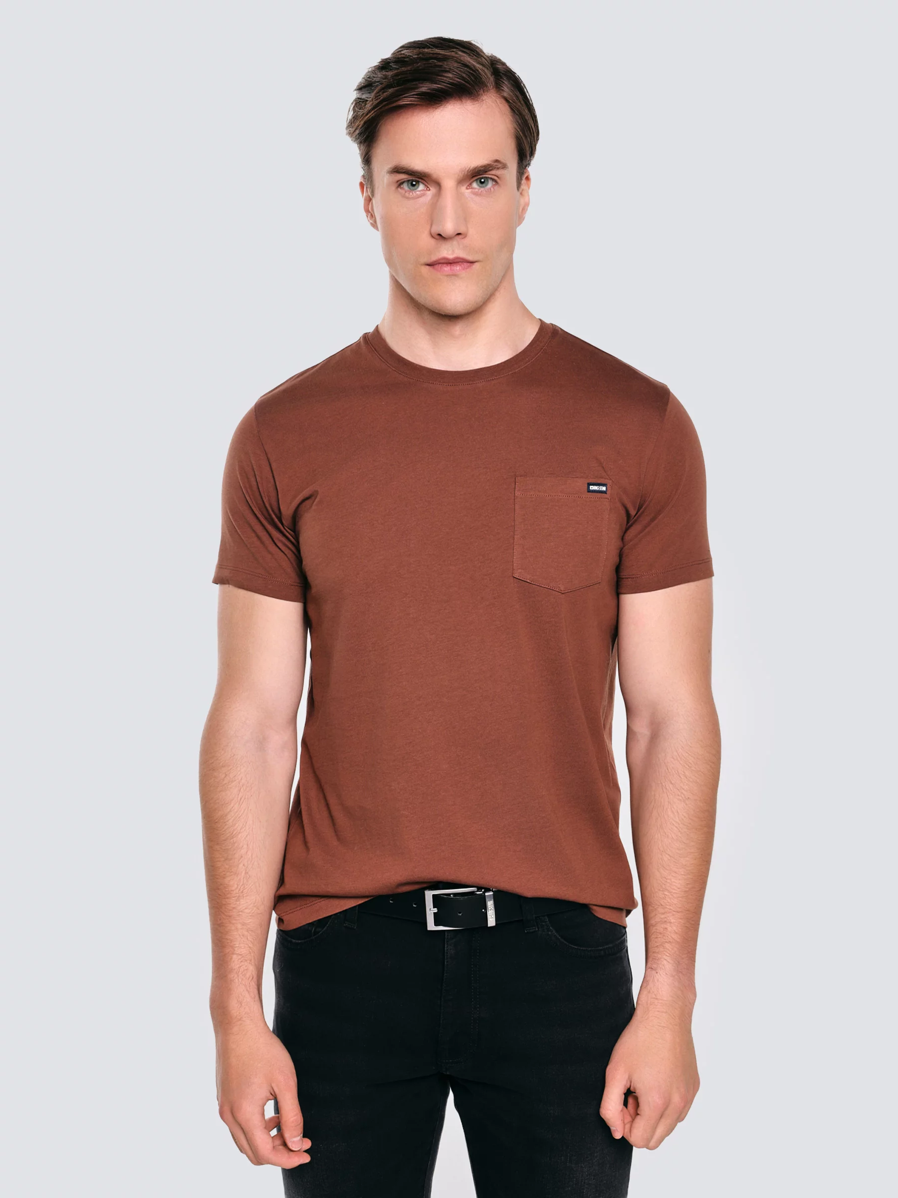 Koszulka męska z kieszonką brązowa Carbon 804