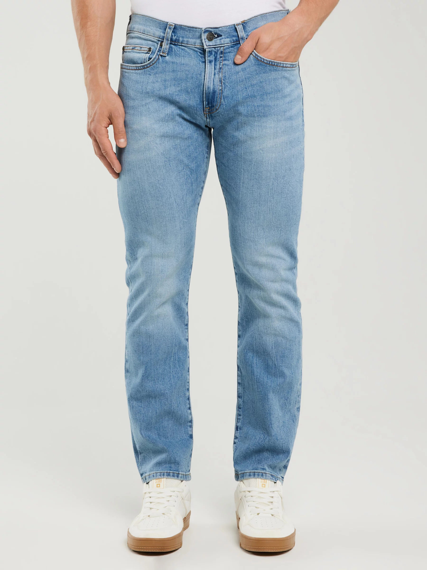 Jeansy męskie dopasowane z przetarciami jasnoniebieskie Tobias 295