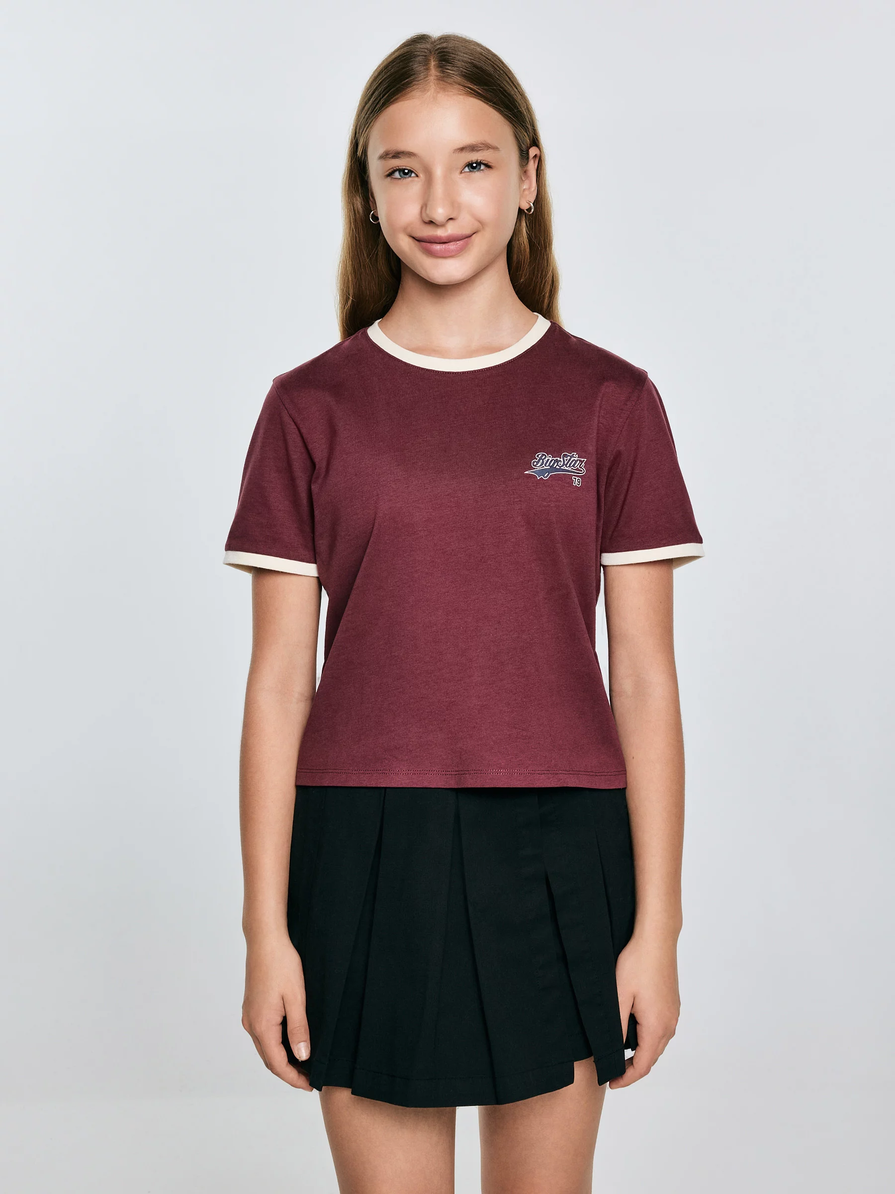Koszulka dziewczęca z kontrastowym wykoŅczeniem bordowa Kola 604