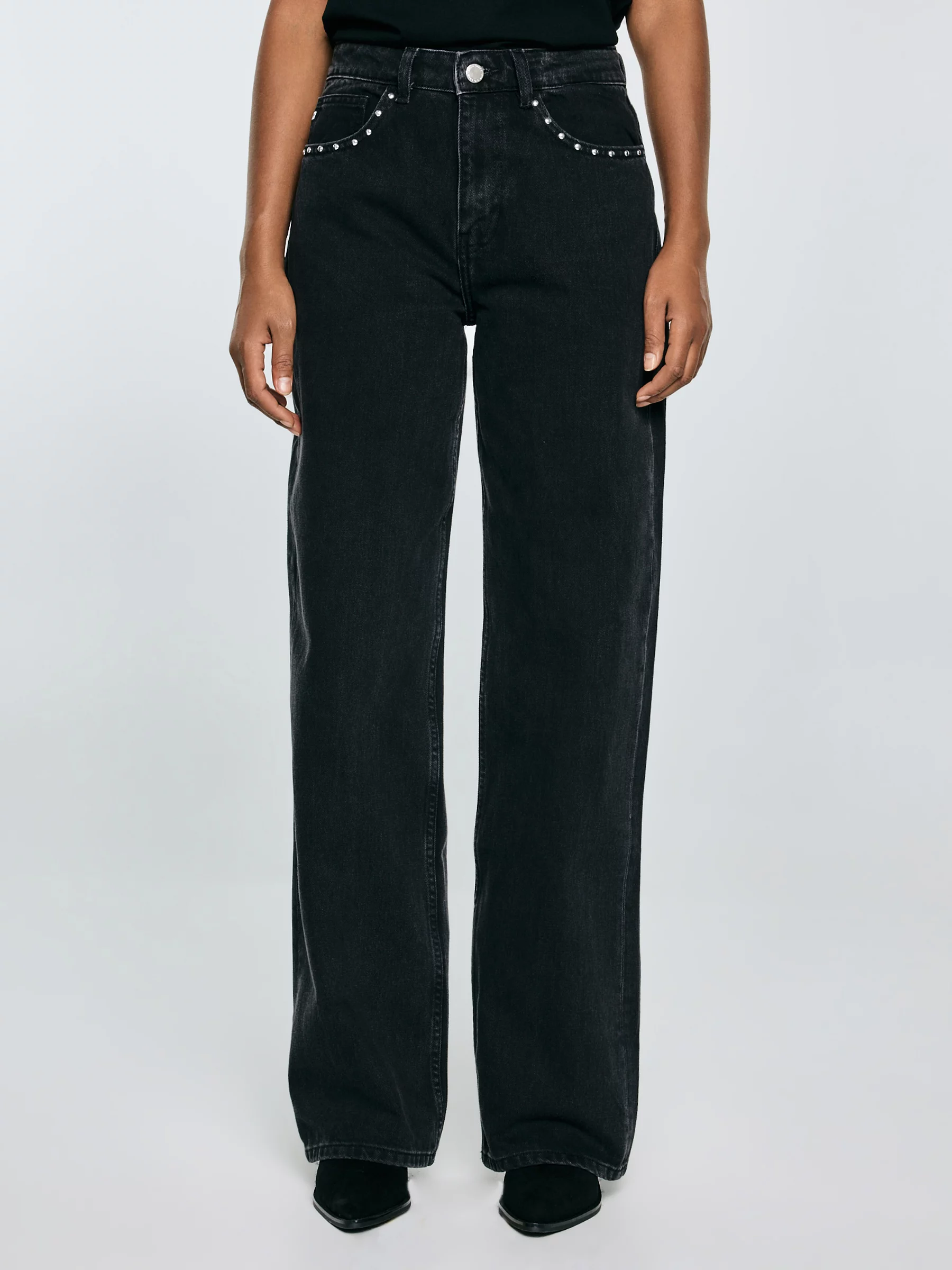 Jeansy damskie z szeroką nogawką z ozdobnymi dżetami czarne Atrea 929