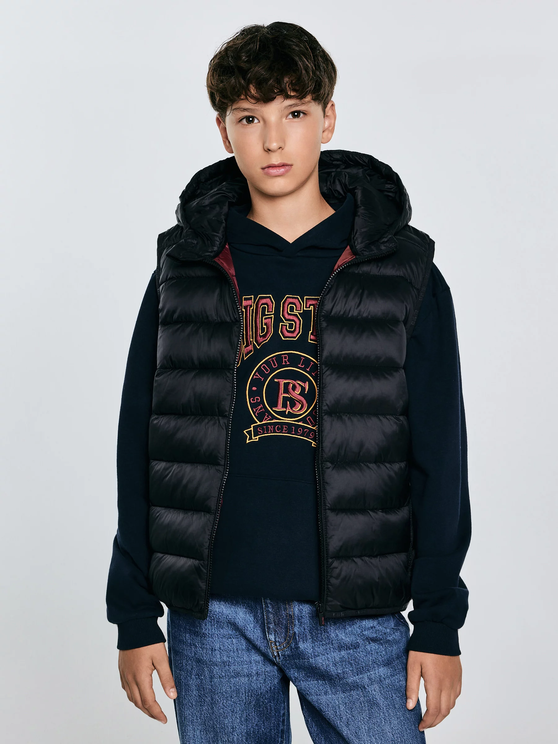 Kamizelka chłopięca pikowana czarna Benek 906