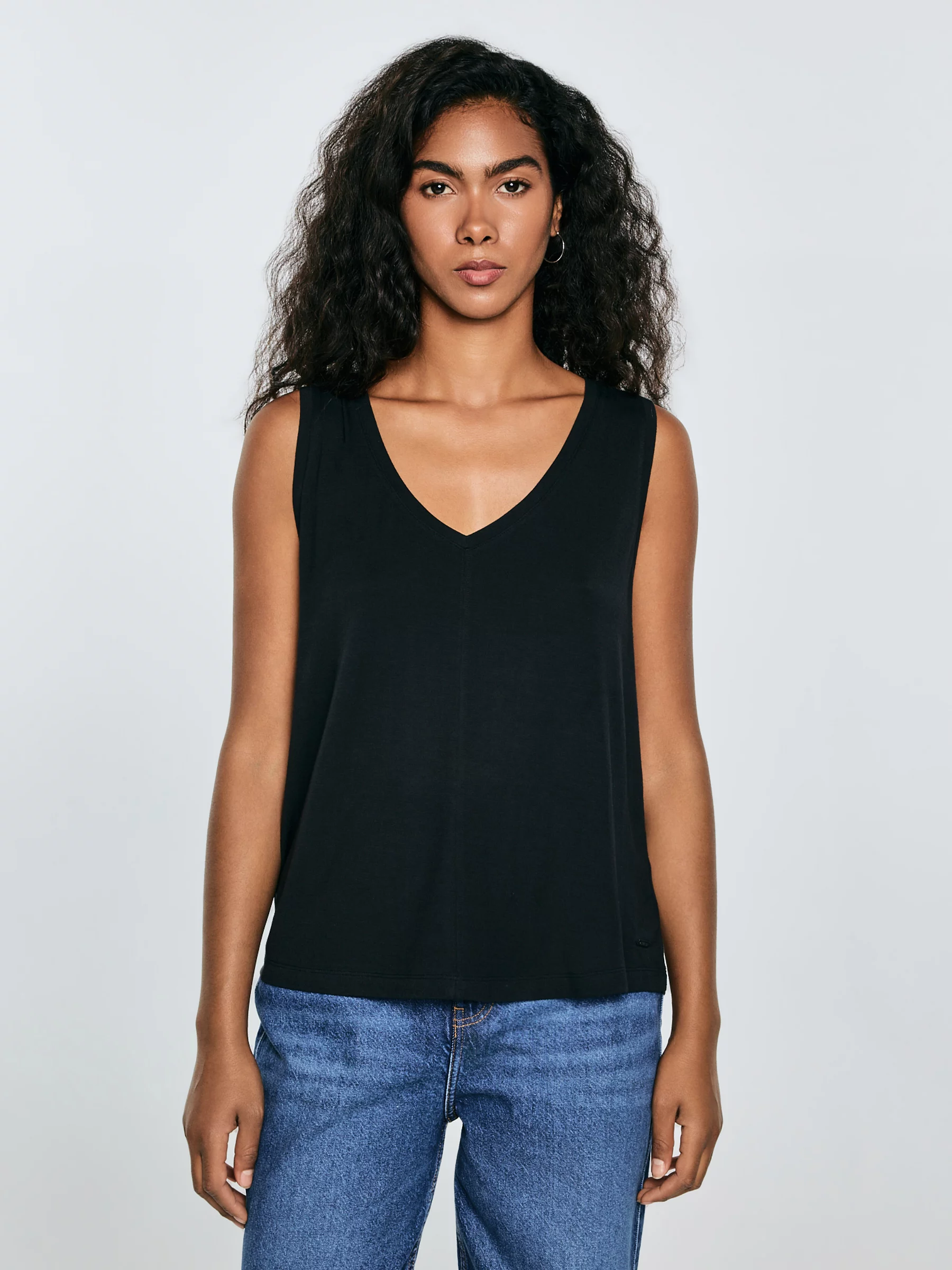 Koszulka damska na ramiączkach z wiskozy czarna Pistima 906