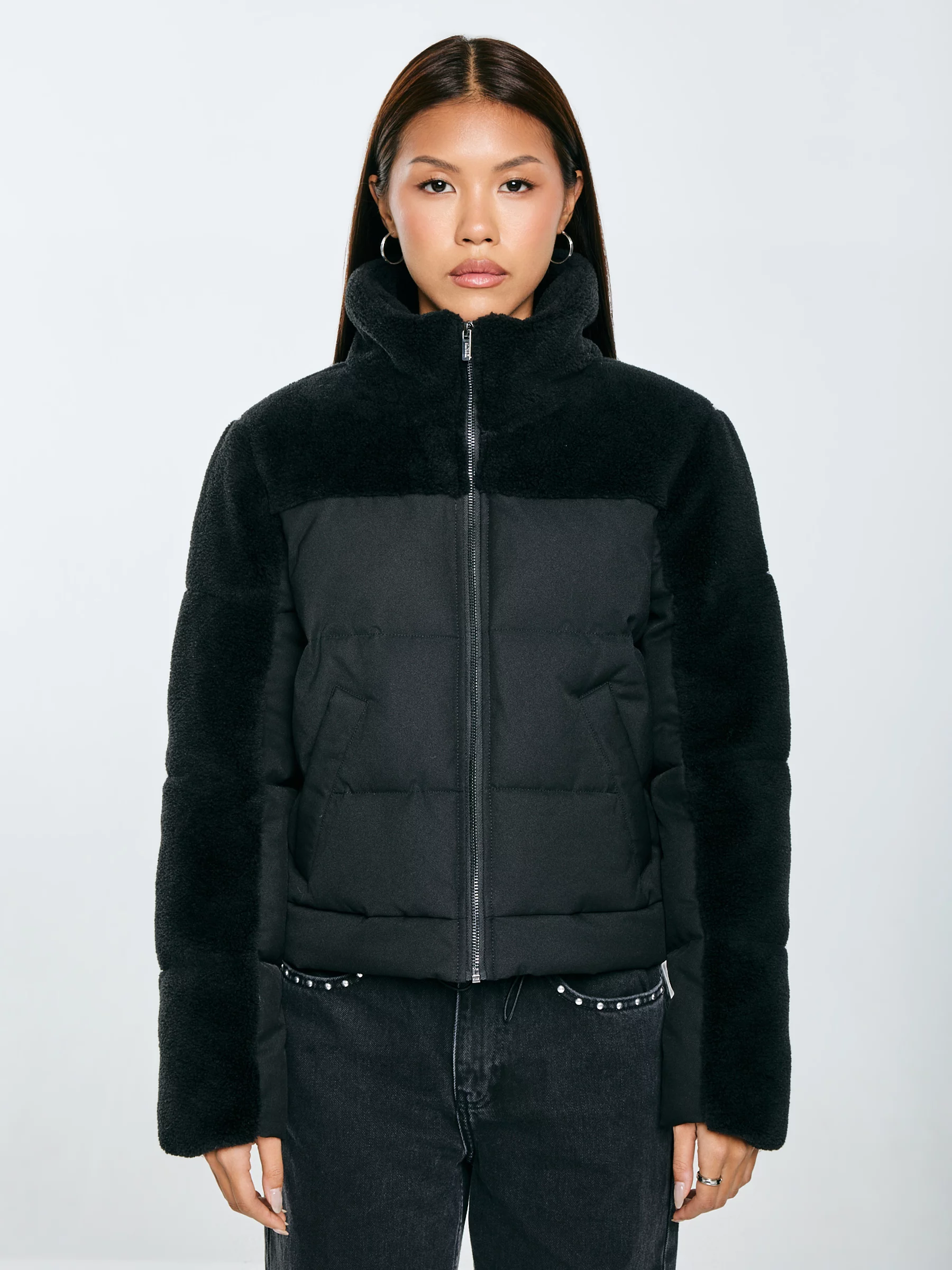 Kurtka damska pudełkowa z futerkiem czarna Salbatora 906