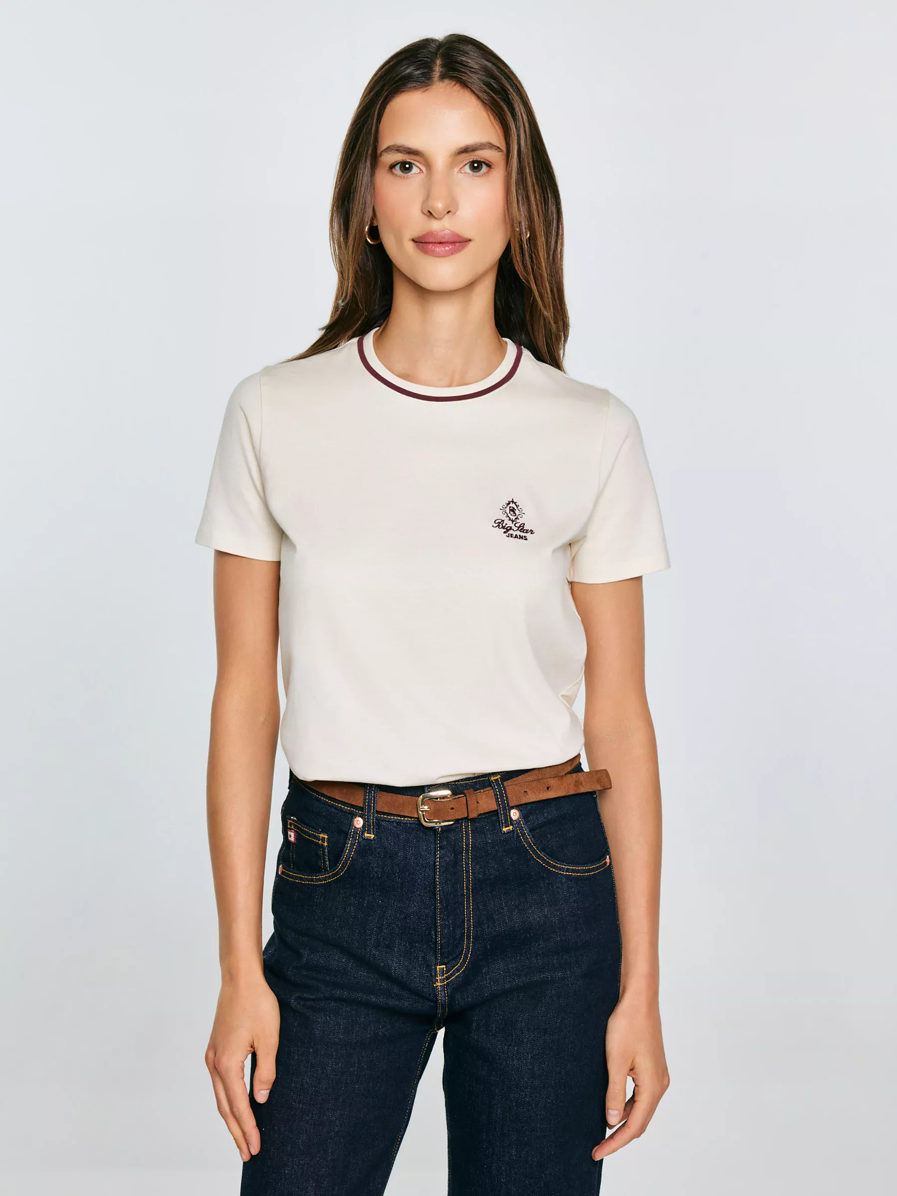 Koszulka damska z haftem na piersi kremowa Lemorse 103