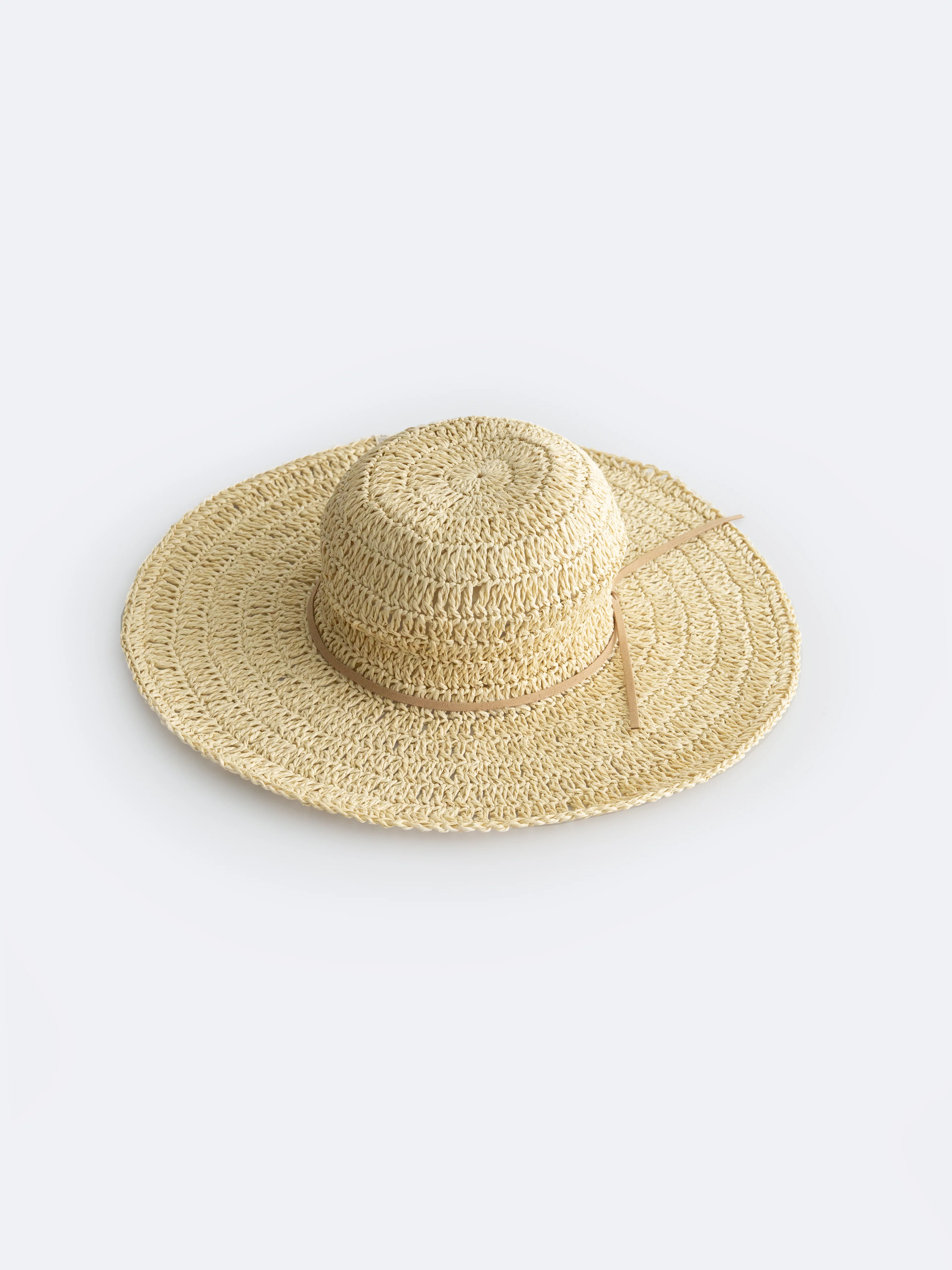 Kapelusz damski pleciony beżowy Rastiona 800
