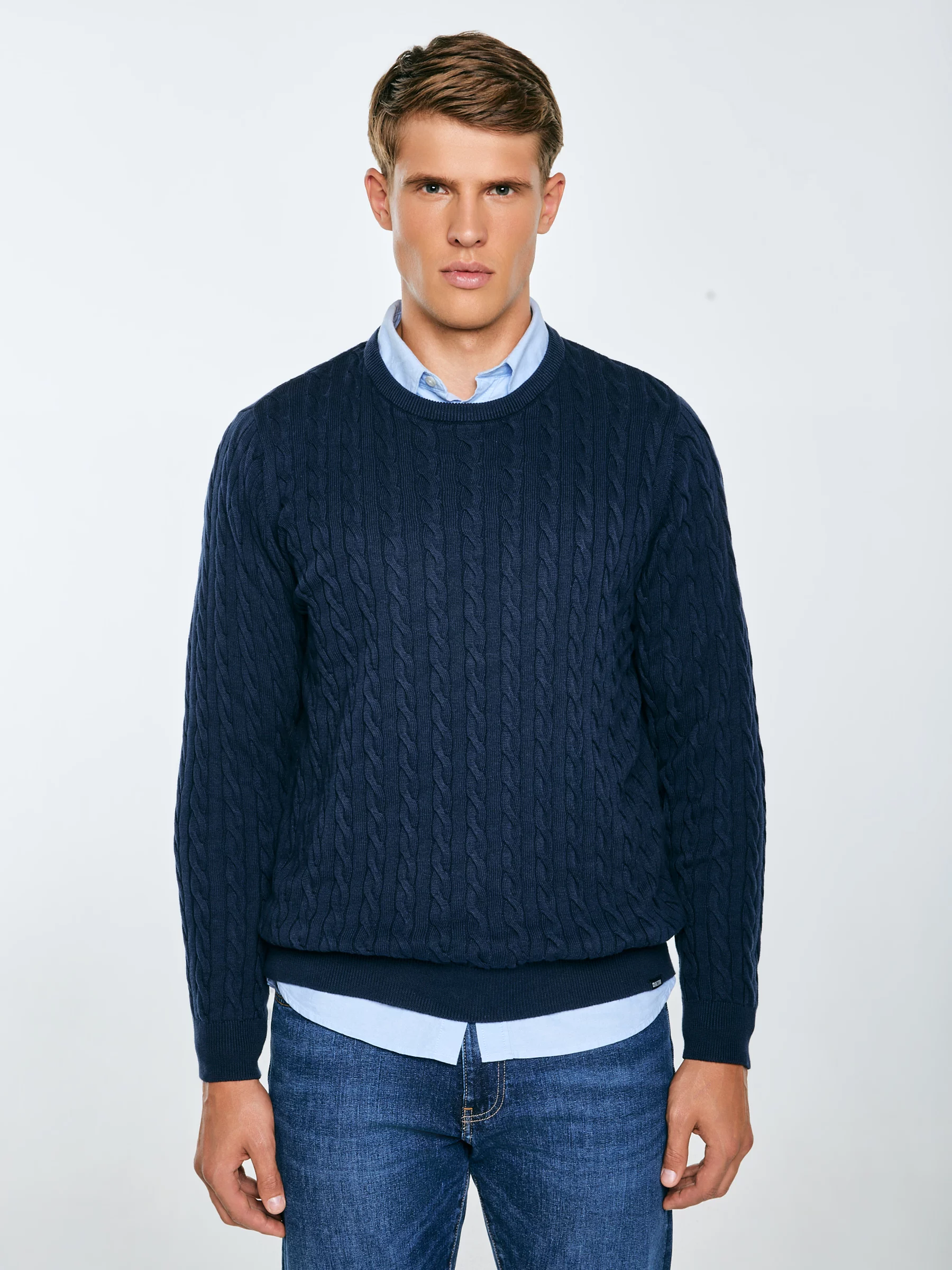 Sweter męski ze splotem warkoczowym granatowy Amaris 403