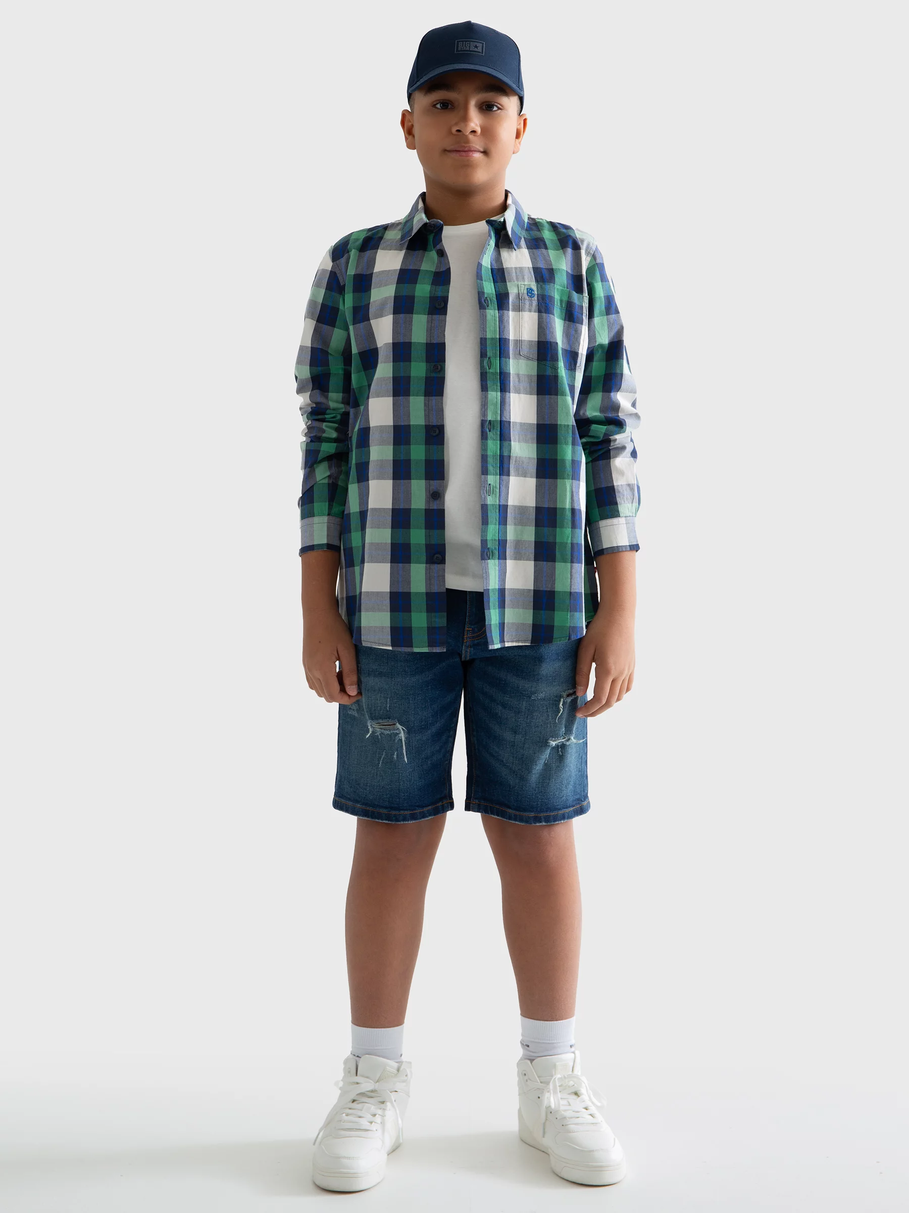 Szorty chłopięce jeansowe z przetarciami granatowe Matt 561