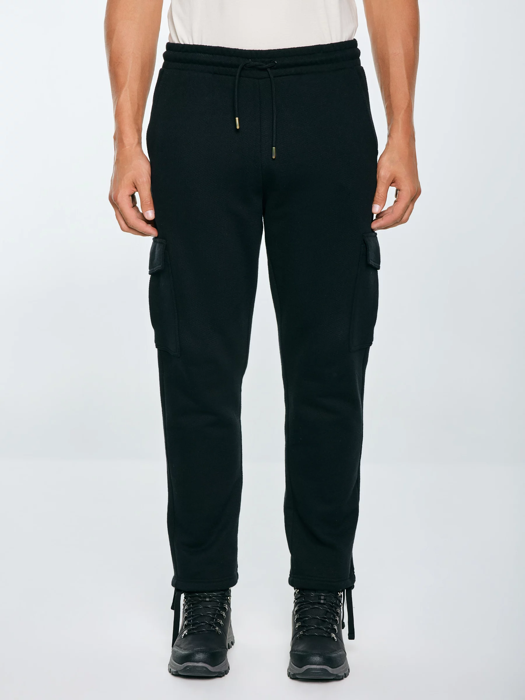 Spodnie męskie dresowe z kieszeniami cargo czarne Jagmurp 906