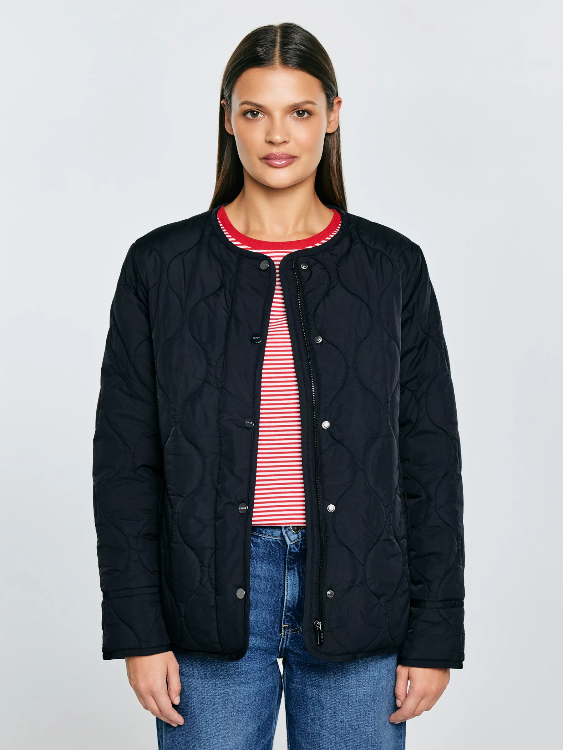 Kurtka damska z ozdobnym pikowaniem przejściowa czarna Charla 906