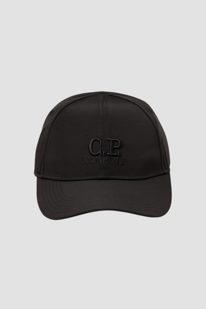 C.P. COMPANY Czarna atlasowa czapka z daszkiem