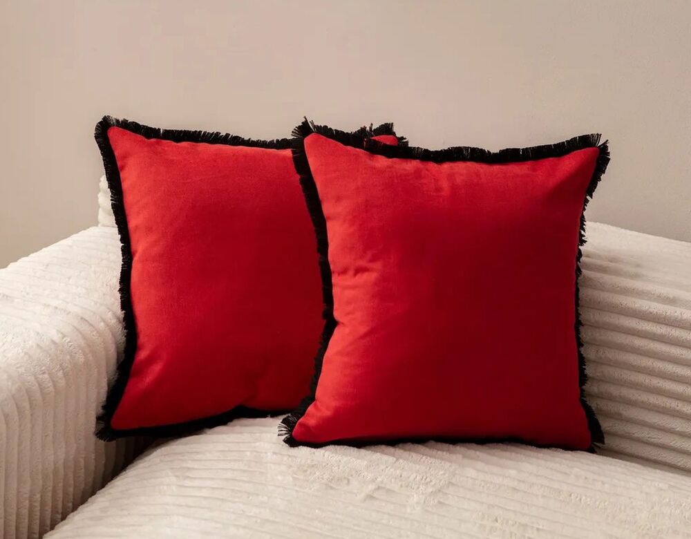 SELSEY Zestaw dwóch poszewek na poduszki Sacakli 43x43 cm czarno-czerwone