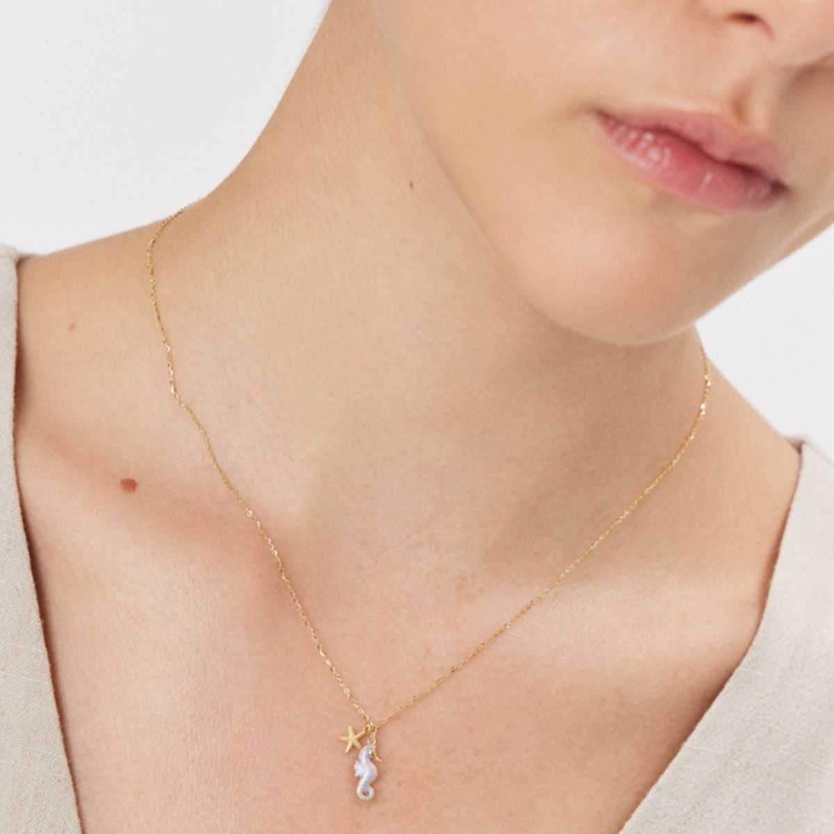 W.KRUK Naszyjnik złoty z konikiem morskim i rozgwiazdą Santorini