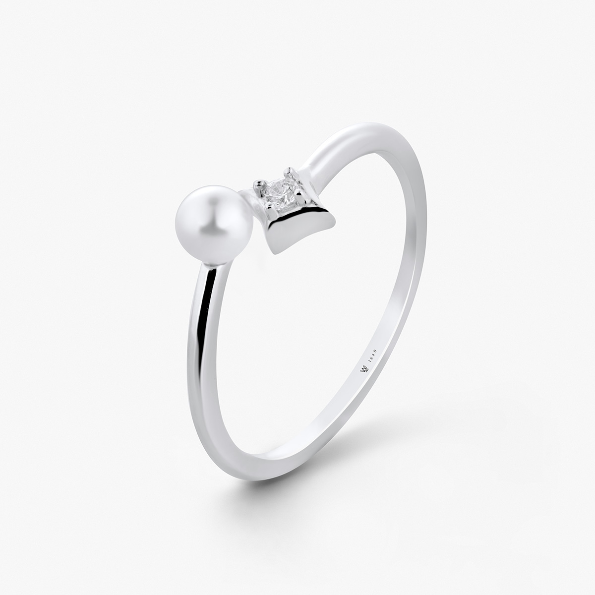 W.KRUK Pierścionek srebrny z perłą