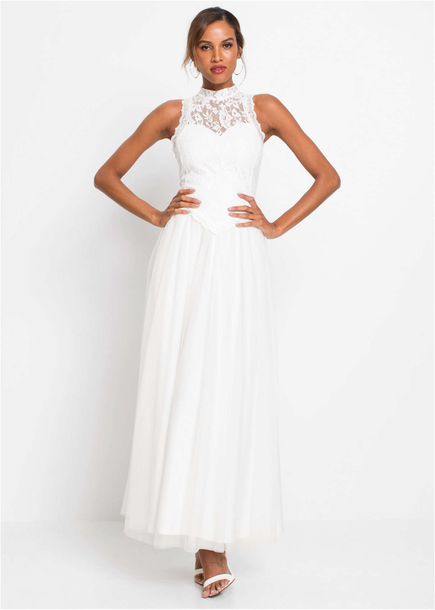 Sukienka ślubna z tiulu z koronką