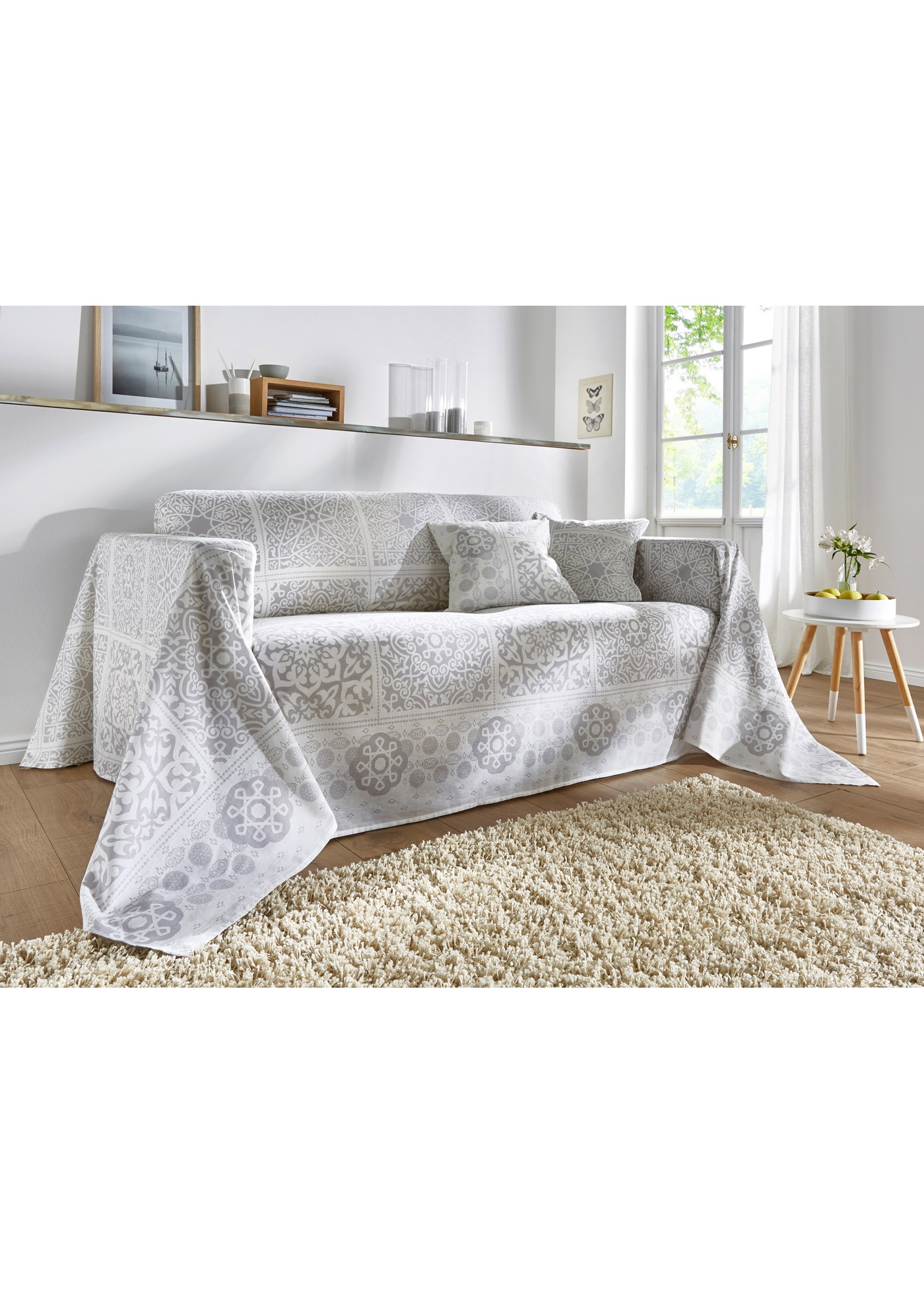 Narzuta w ornamentowy wzór