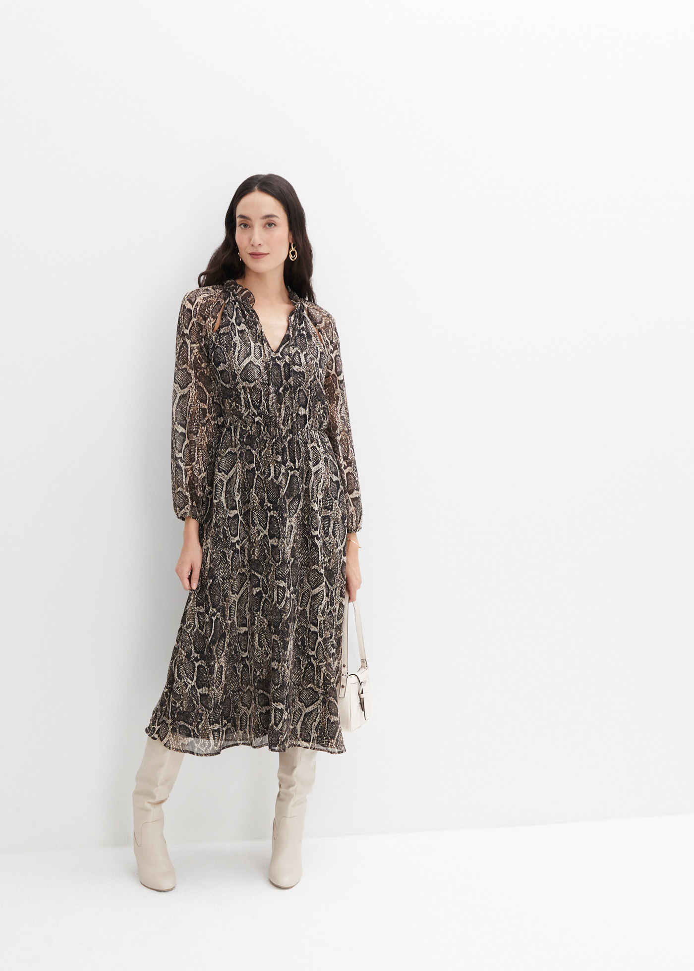 Długa sukienka szyfonowa z wycięciami