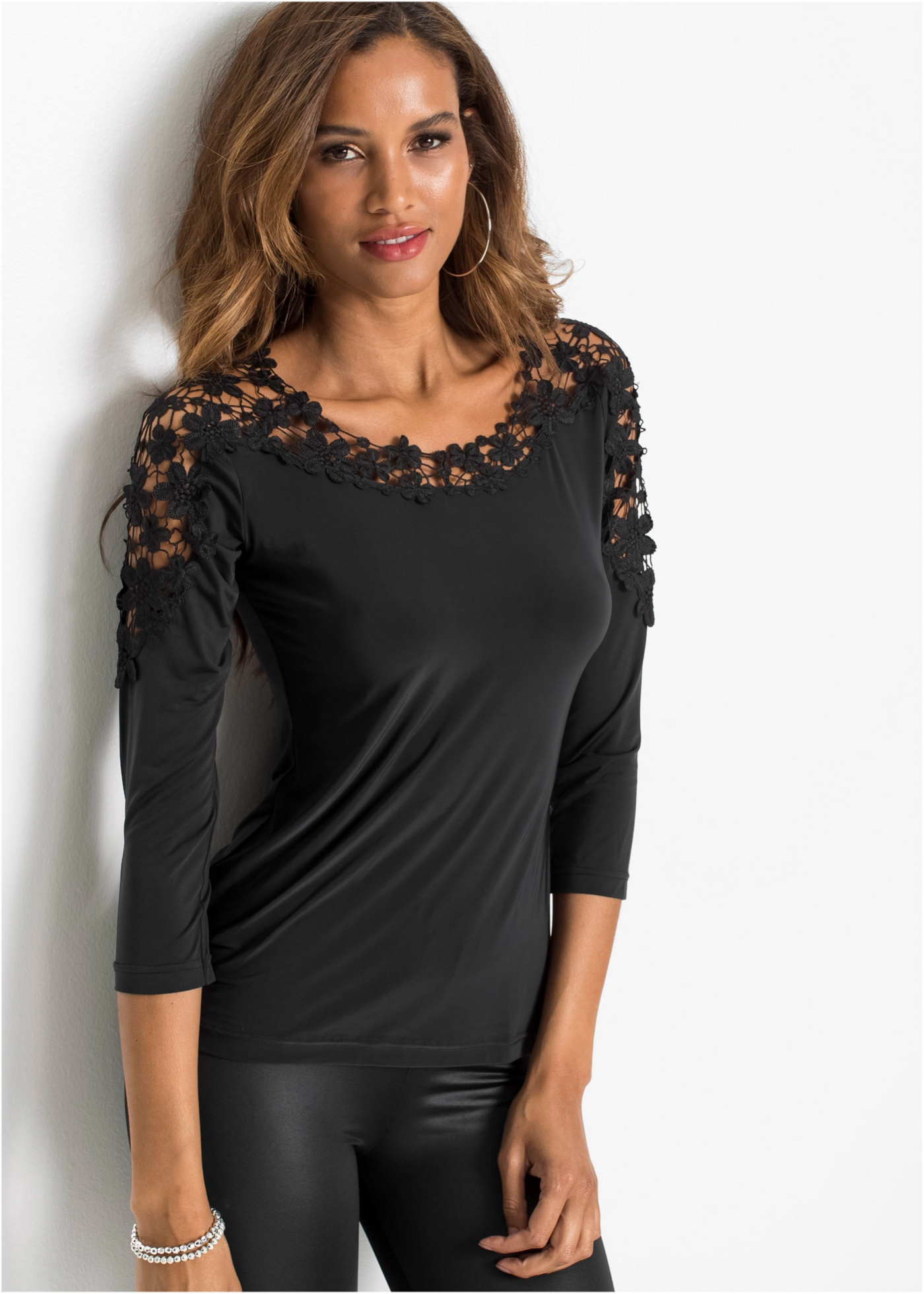 Shirt z szydełkową wstawką, rękawy 3/4