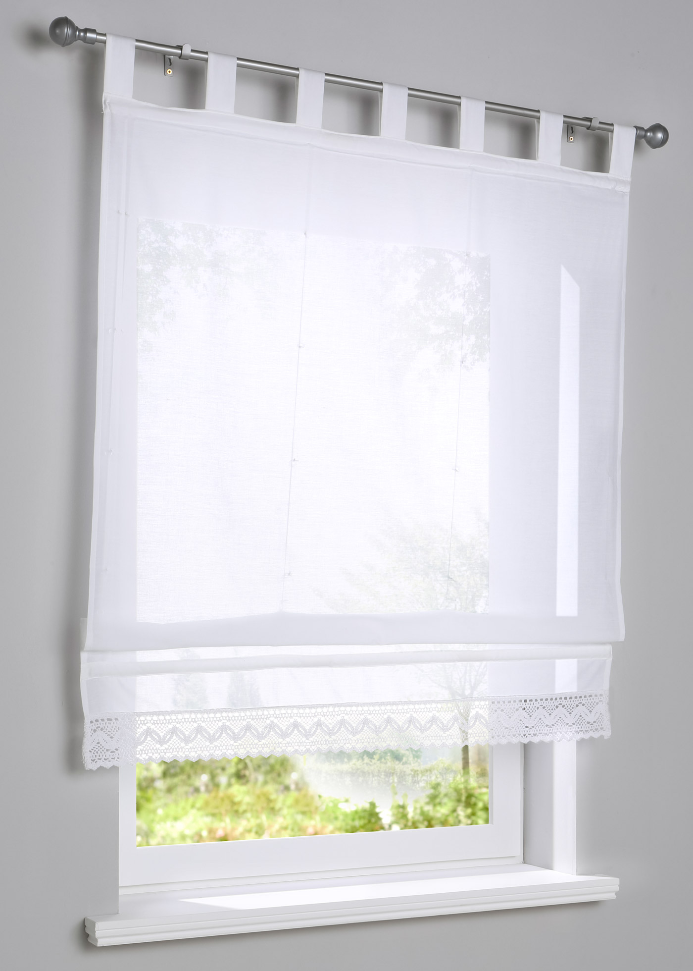 Półprześwitująca roleta z szydełkową tasiemką