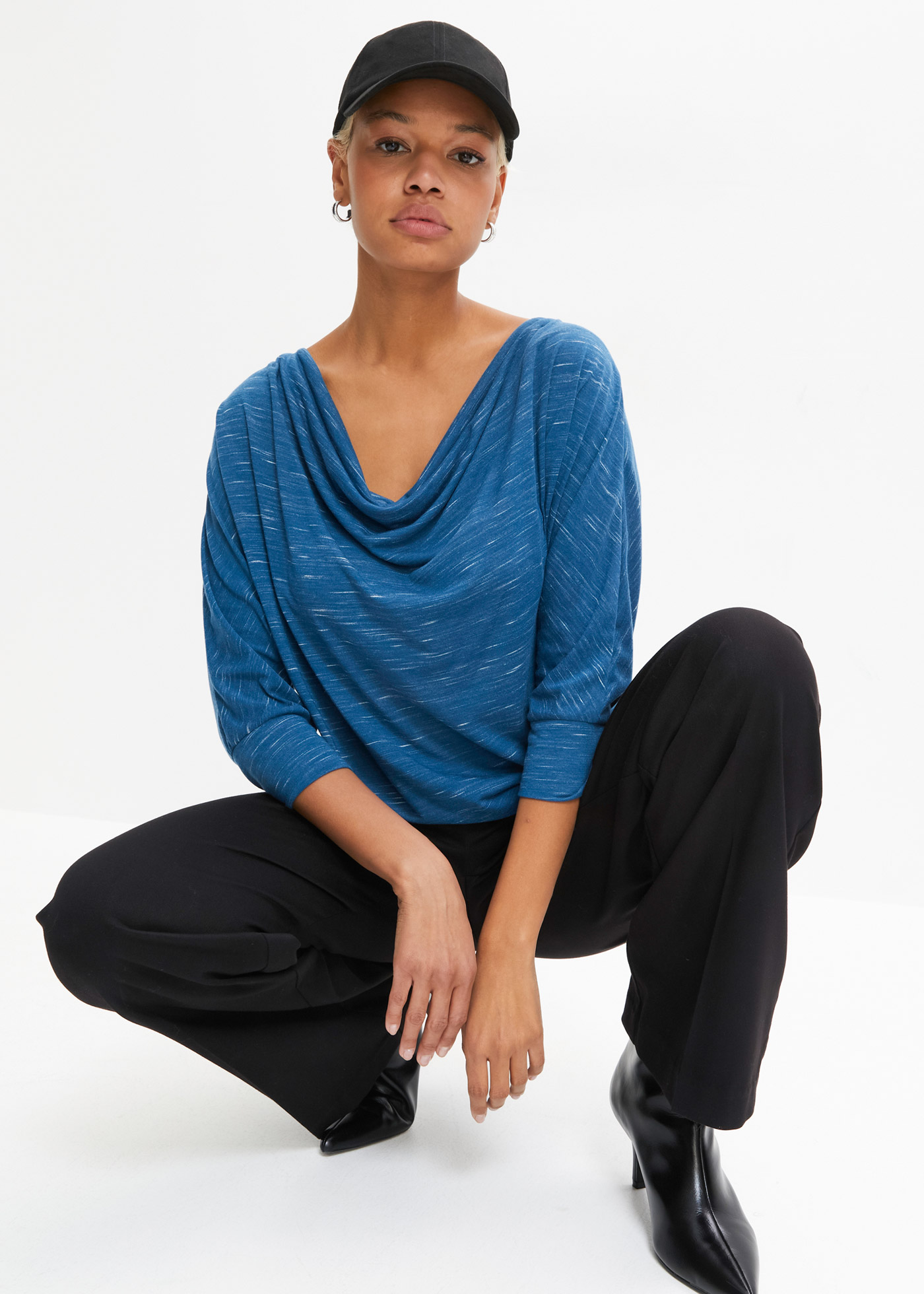 "Shirt z dekoltem ""wodą"""