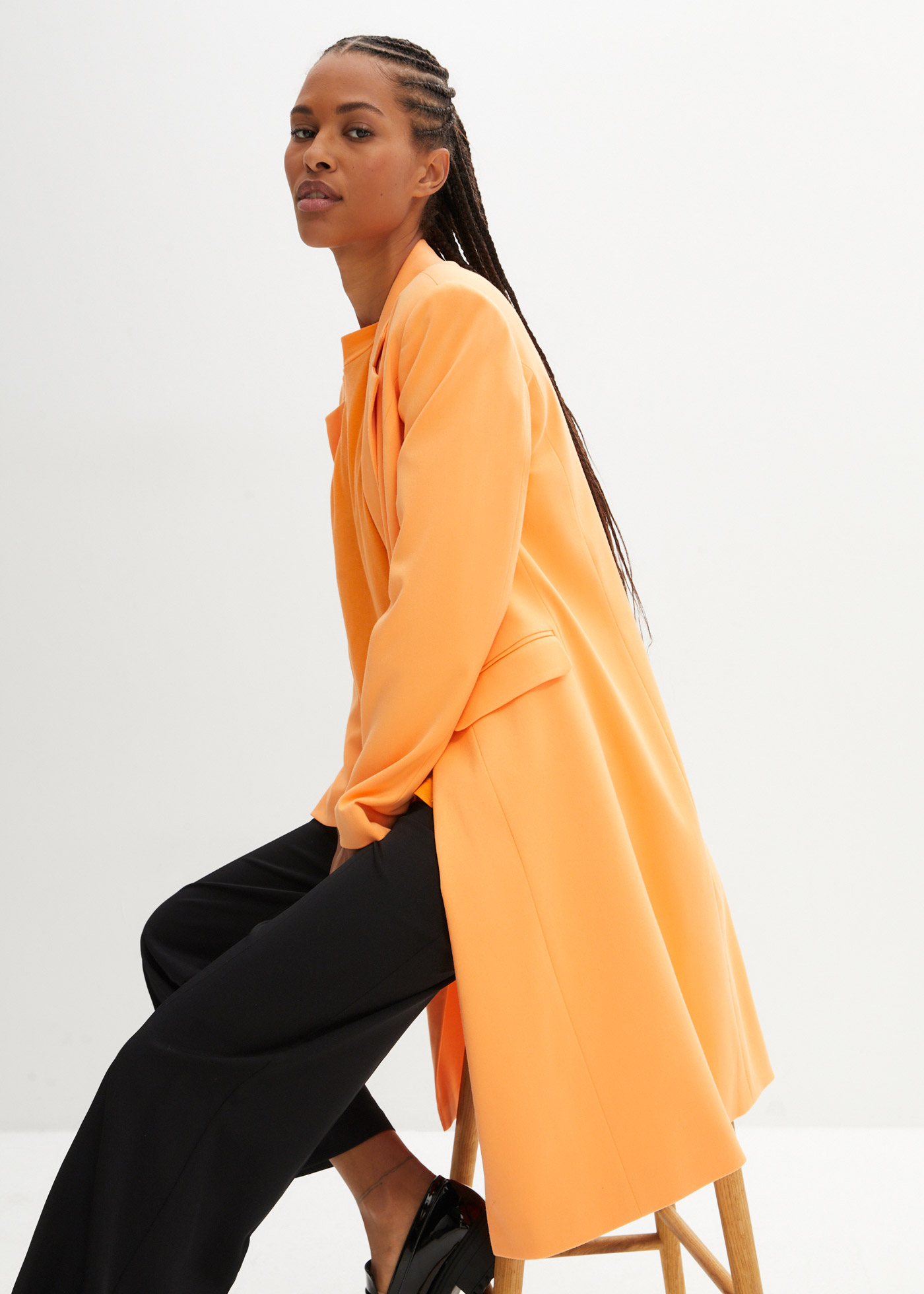 Długi żakiet z dekoltem w serek, długi rękaw