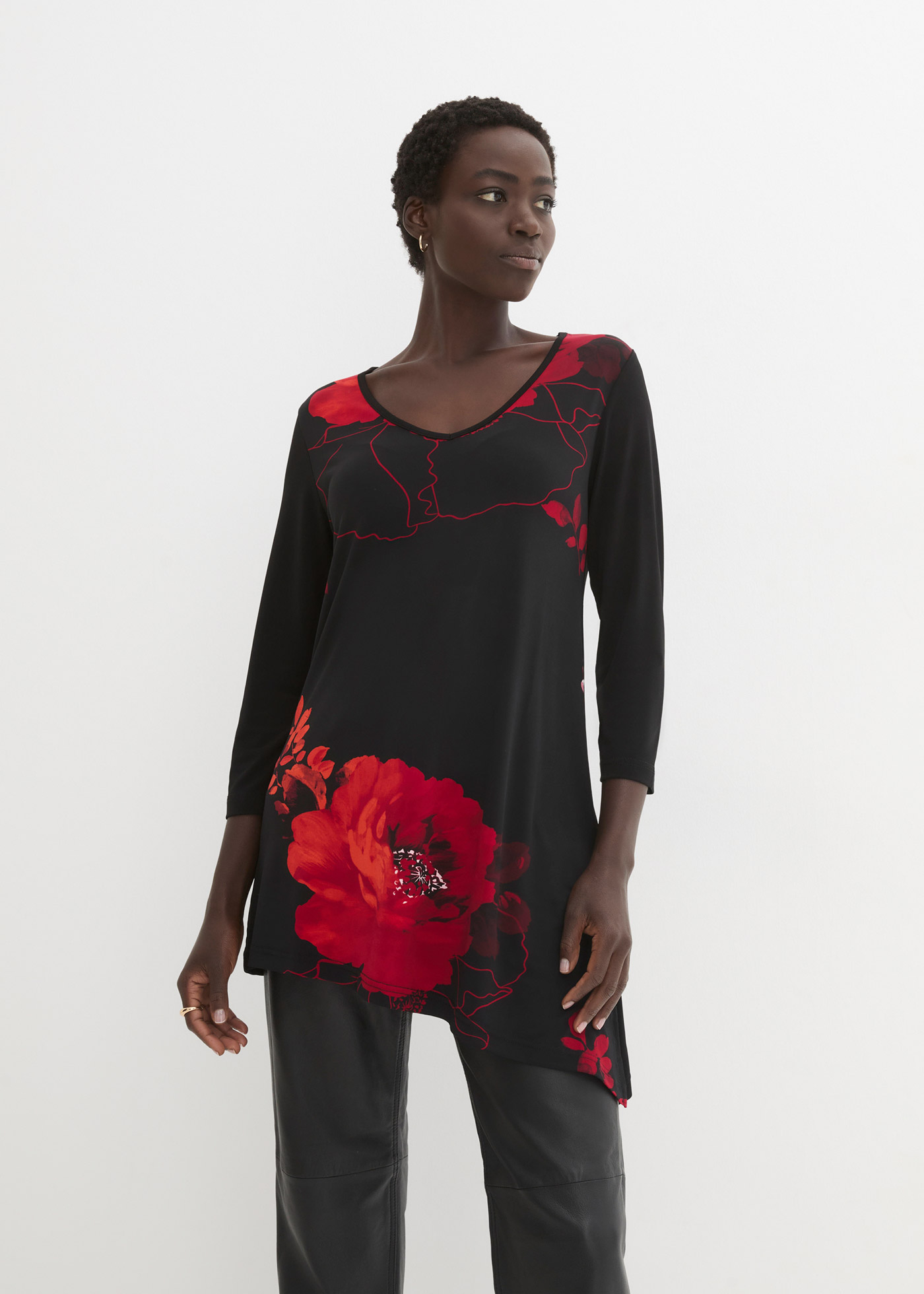 Długi shirt w roślinny wzór