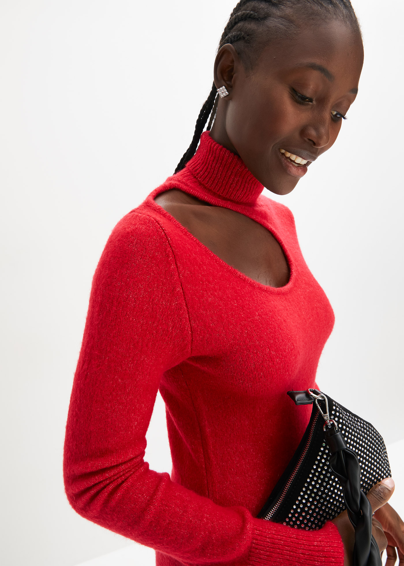 Długa sukienka dzianinowa z wycięciami