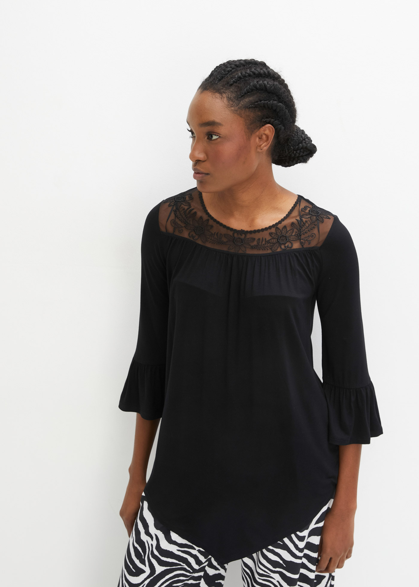 Długi shirt z koronką