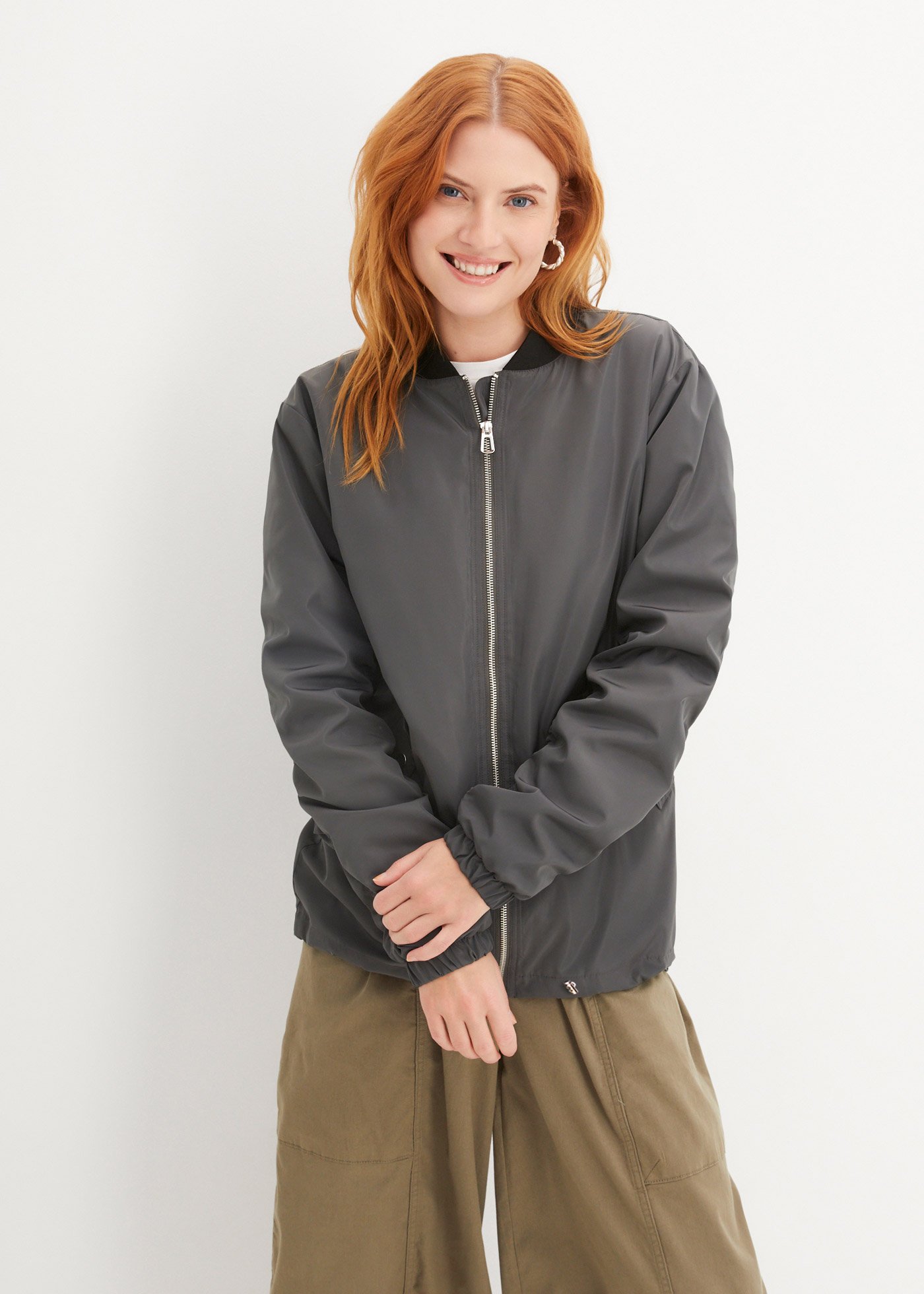 Długa kurtka bejsbolówka z marszczeniem