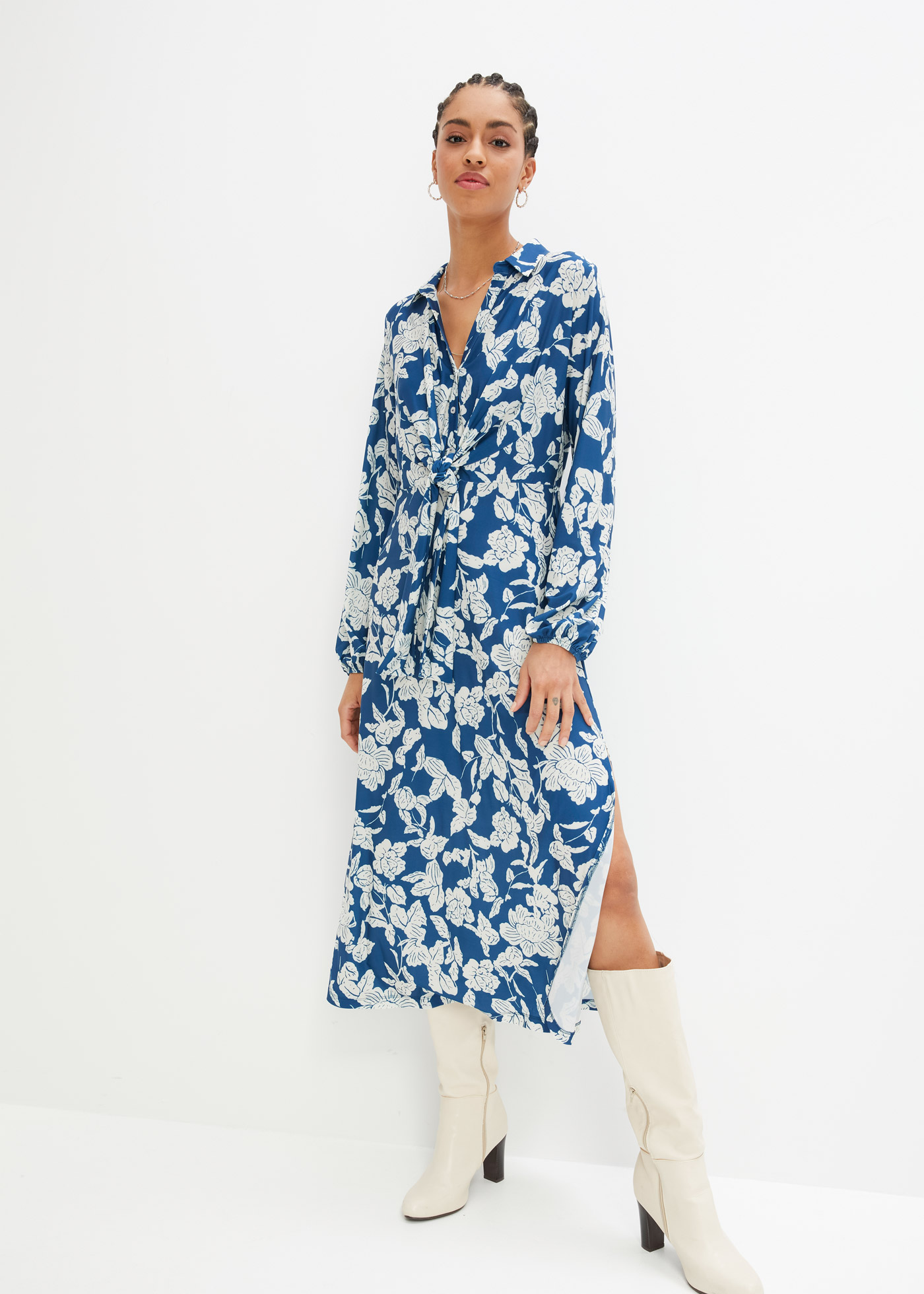 Sukienka z wiązanym paskiem