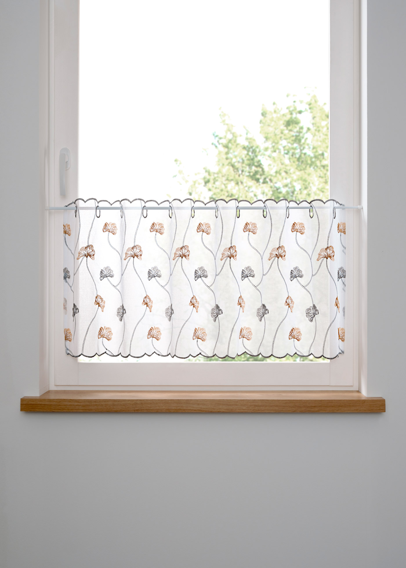 Zazdrostka z kwiatowym haftem